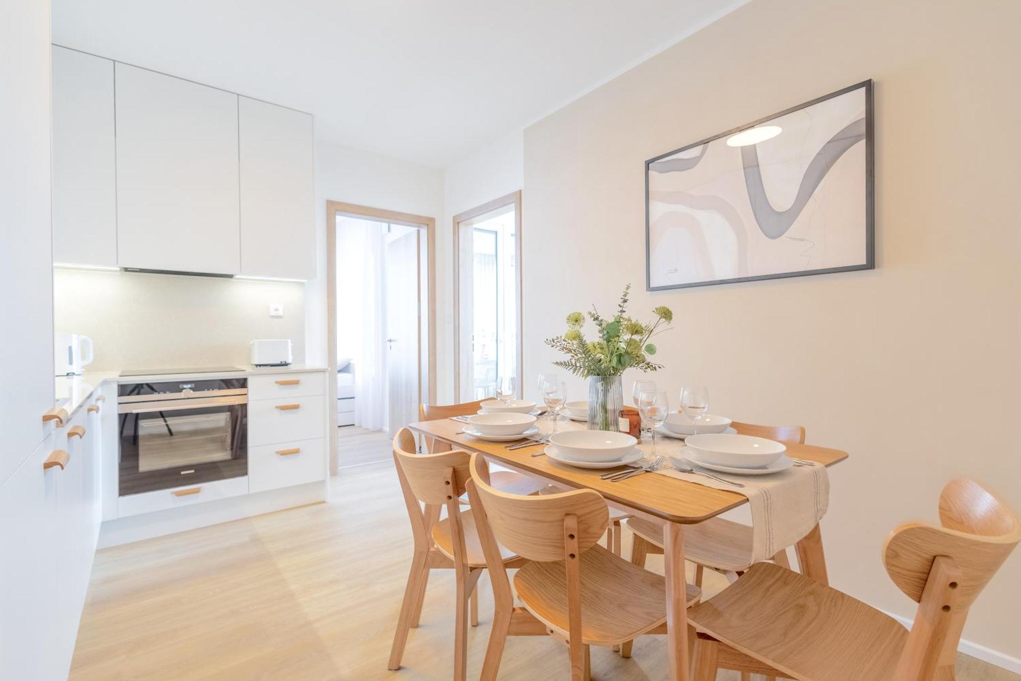 Bright 2br - 7th Floor, Balcony, Free Parking By Gravity * Prague