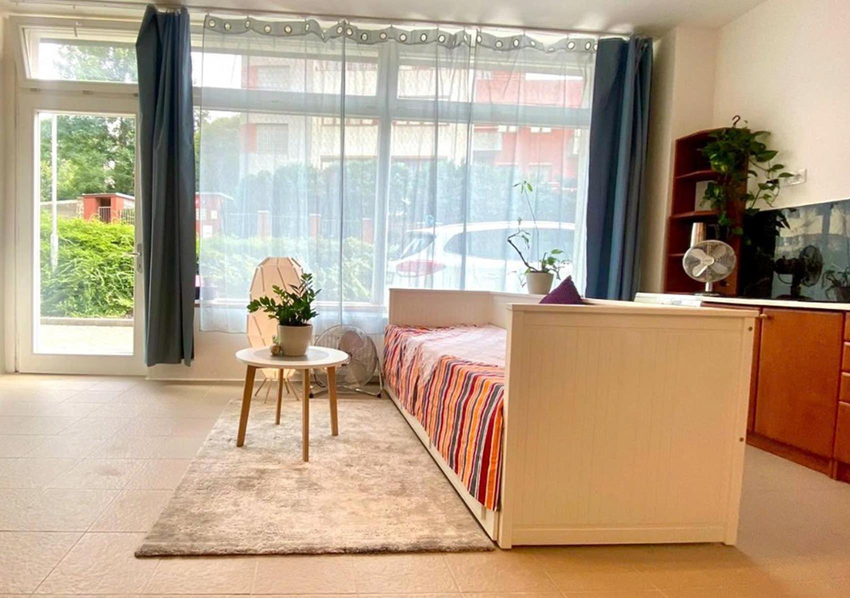 2 L Ground Floor Free Parking *