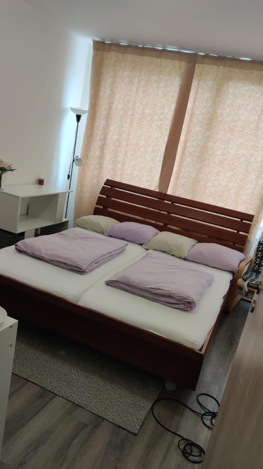 Prague, Lovely In Shared Flat. Privatunterkunft