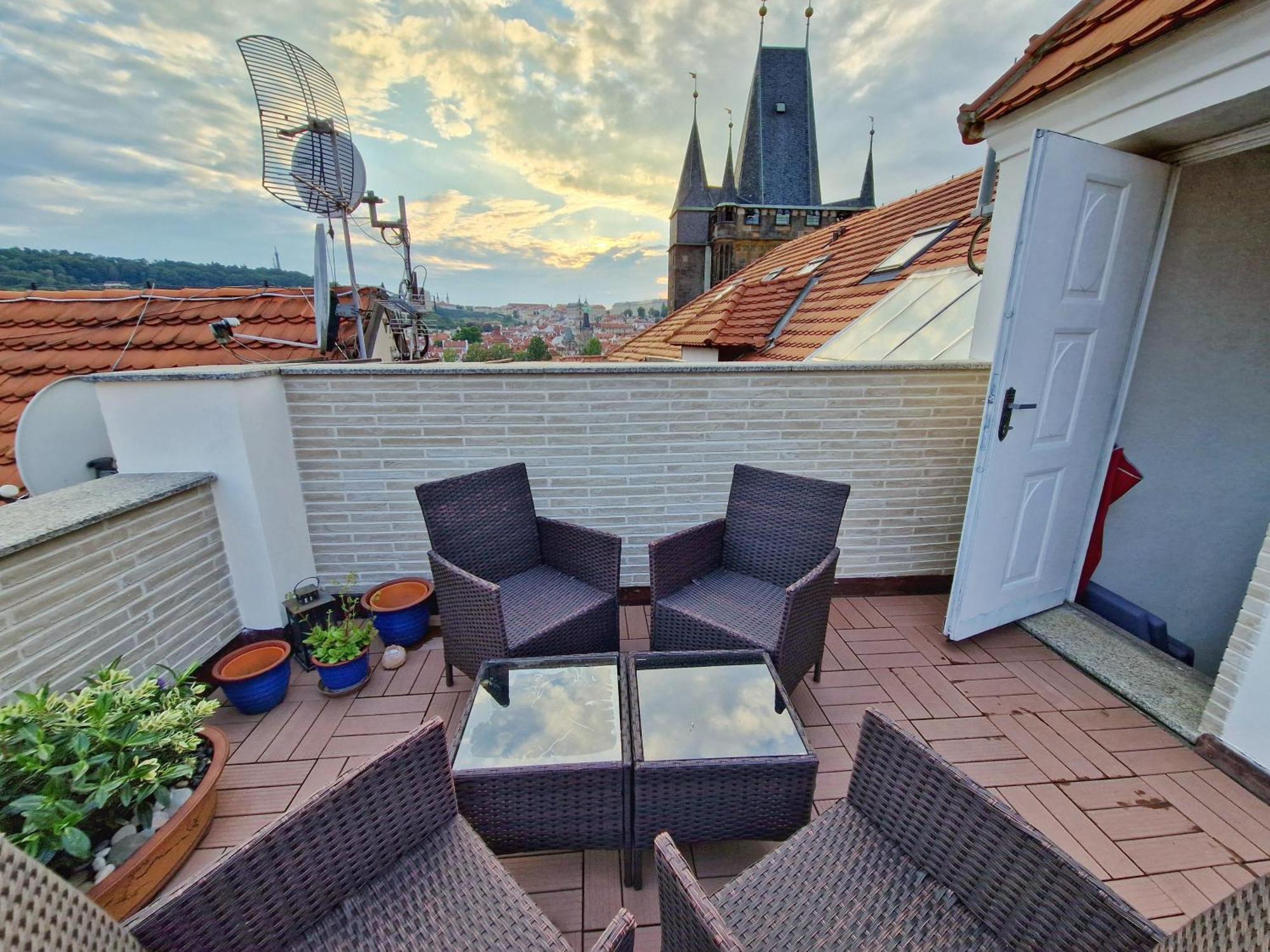 Studio Karluv Most Apartment