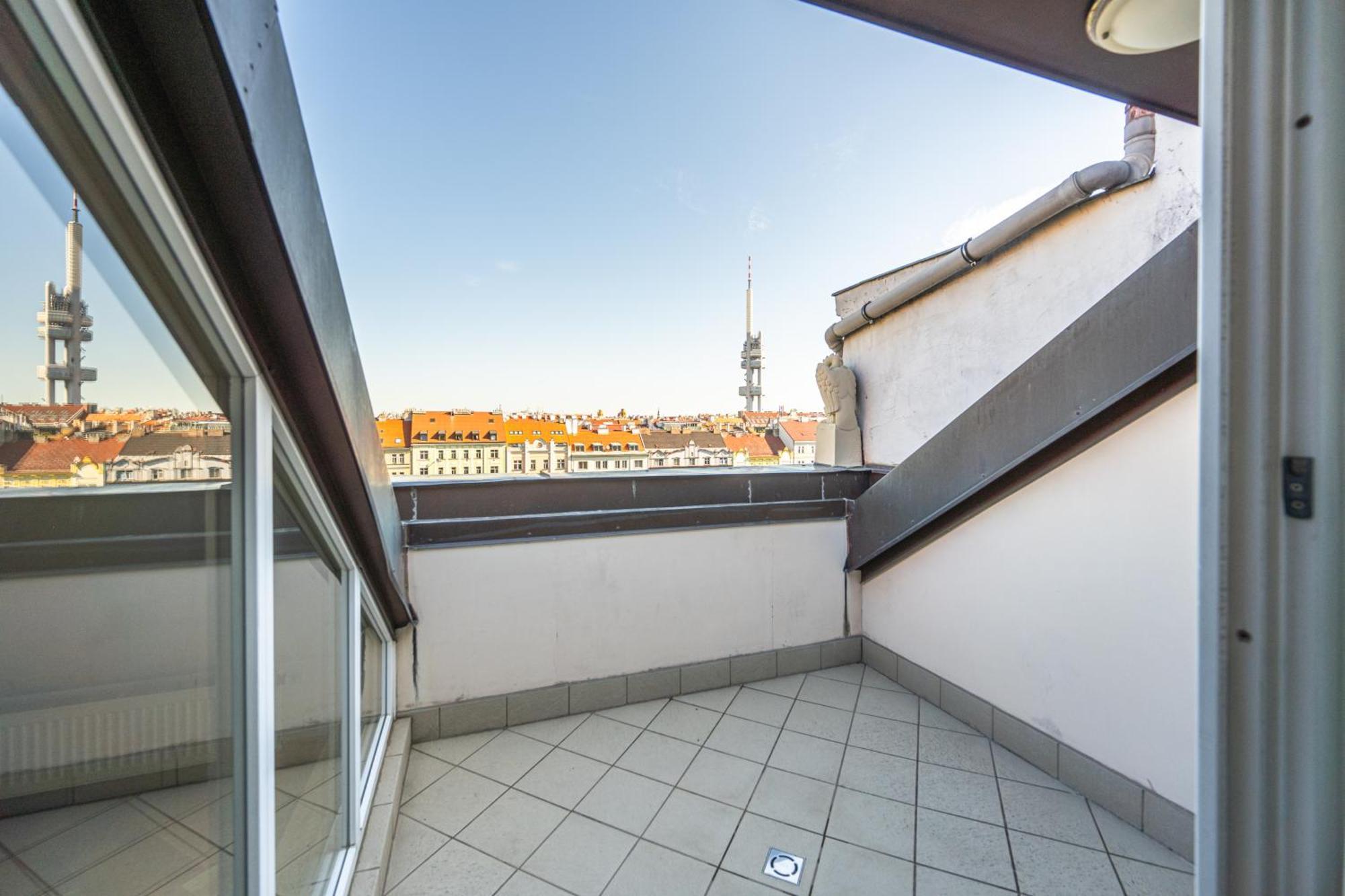 Jiriho Z Podebrad Apartment *