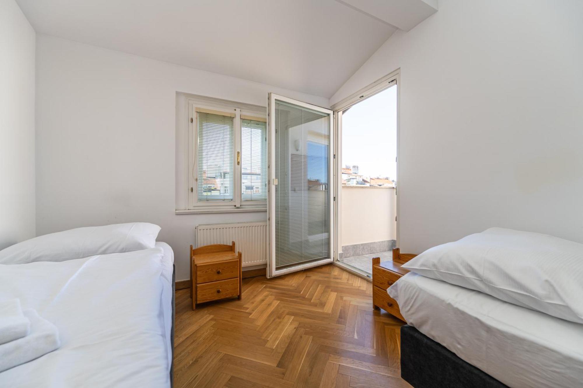 Jiriho Z Podebrad Apartment *