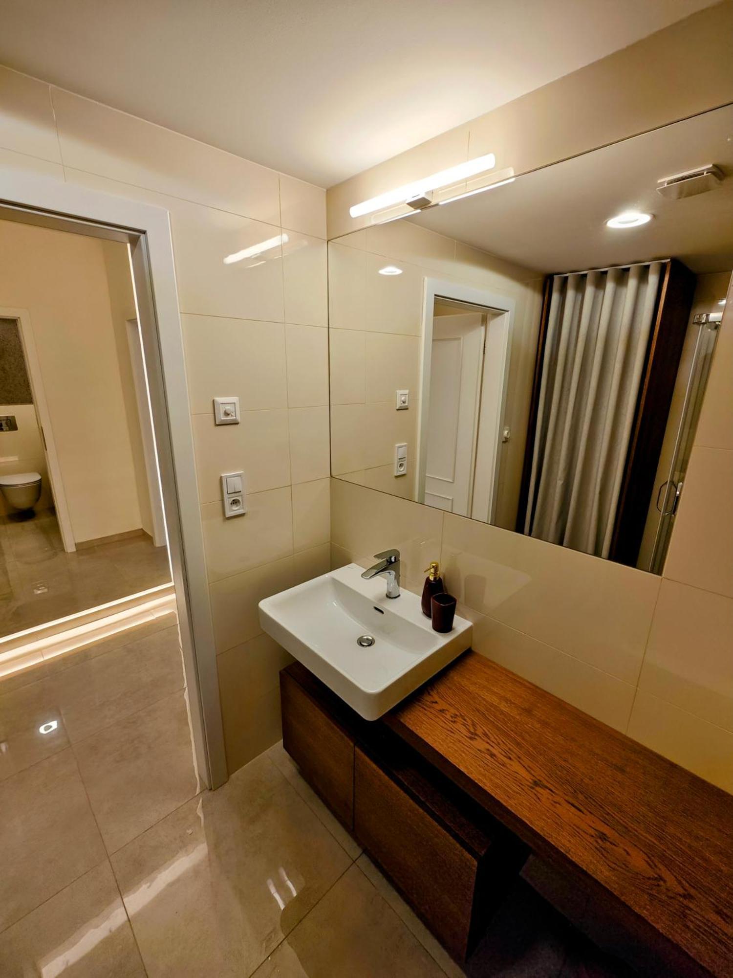 Gold Apartment