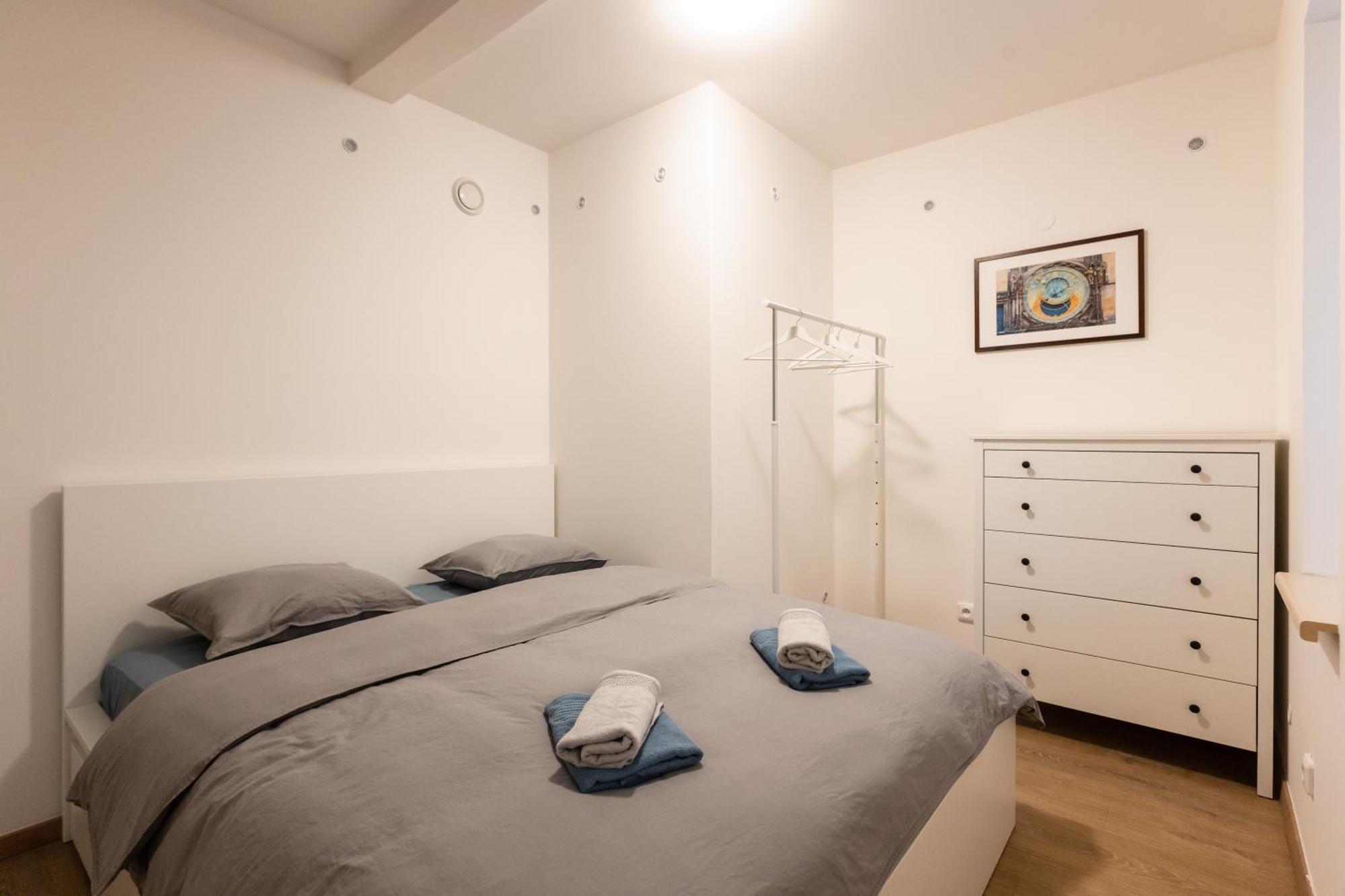 Spacious In Quiet Courtyard Near Charles Bridge Apartment