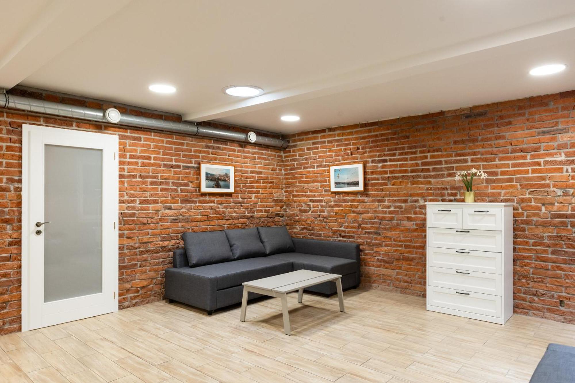 Spacious In Quiet Courtyard Near Charles Bridge *