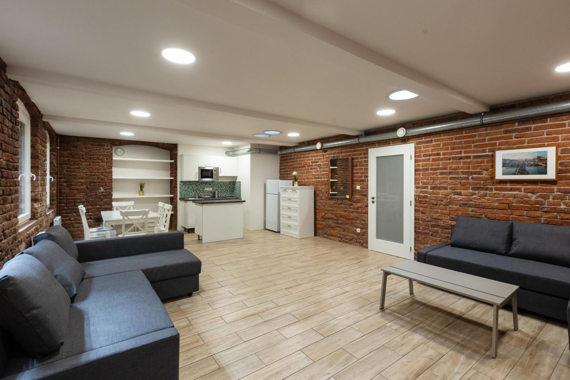 Apartment Spacious In Quiet Courtyard Near Charles Bridge