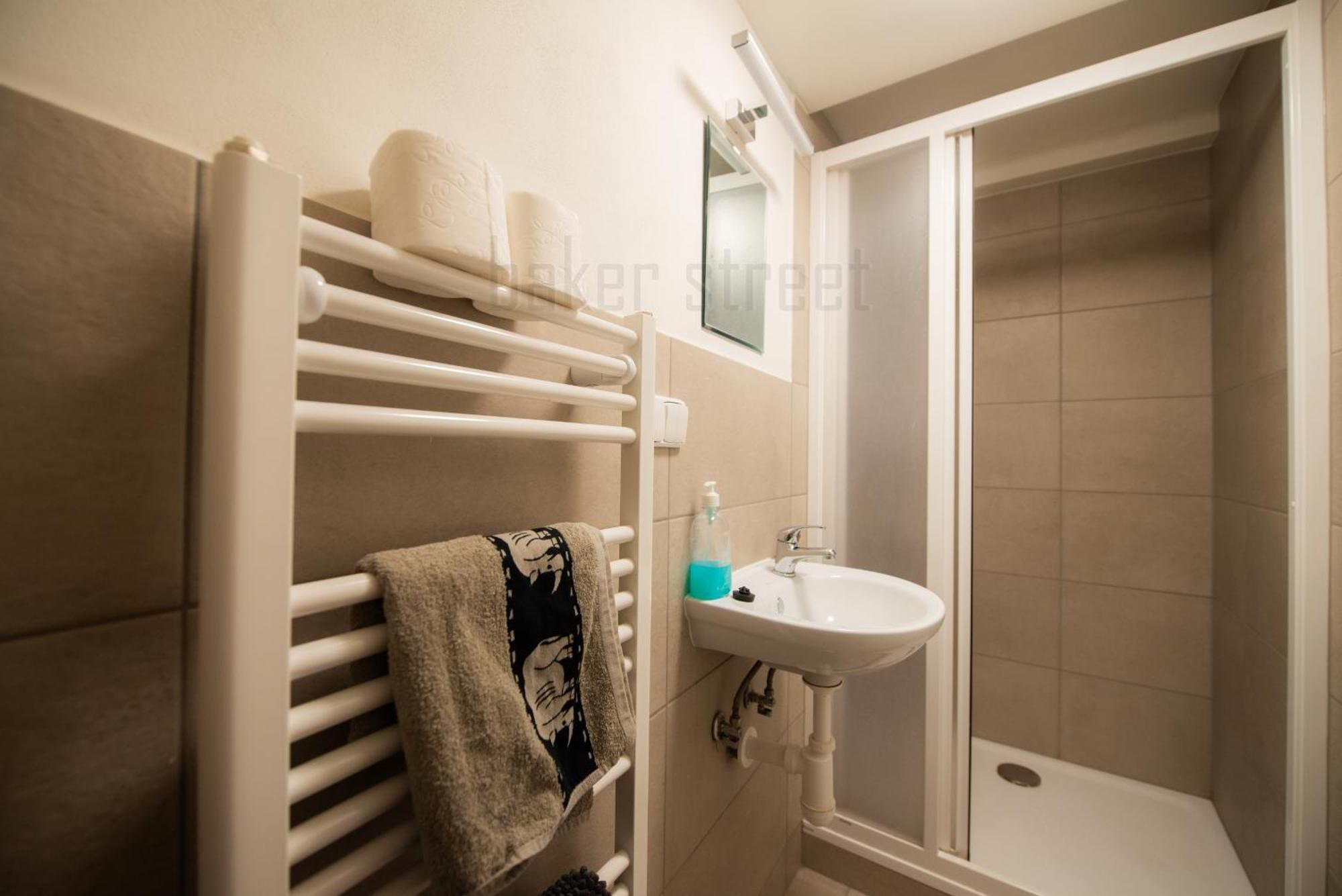Storey Close To Metro Palmovka Prag