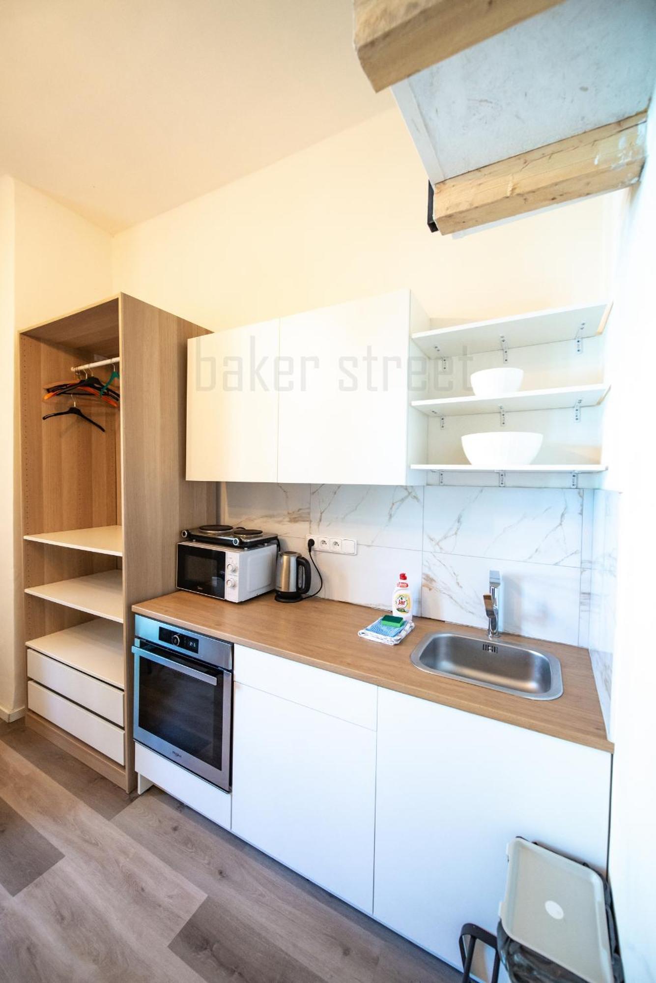 Storey Close To Metro Palmovka * Prag