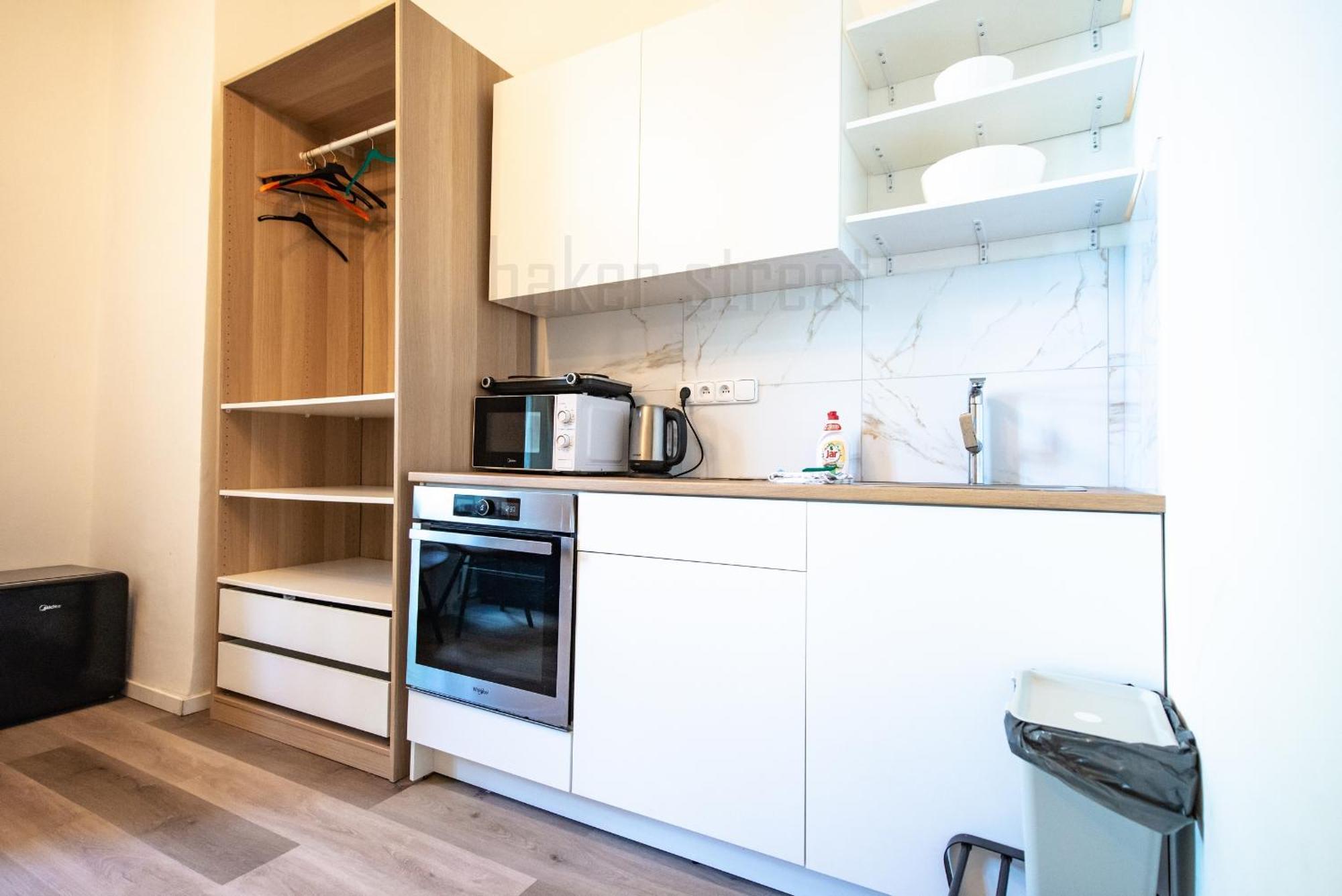 Storey Close To Metro Palmovka * Prag