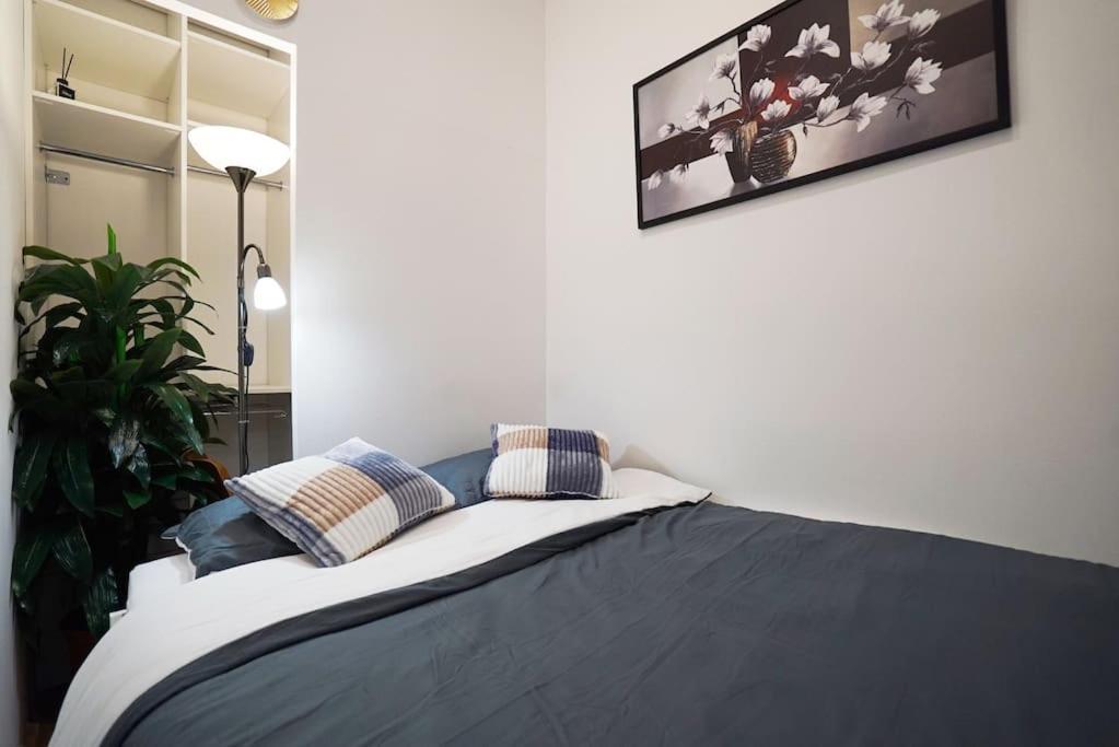 Cozy With Garage Apartment Prag