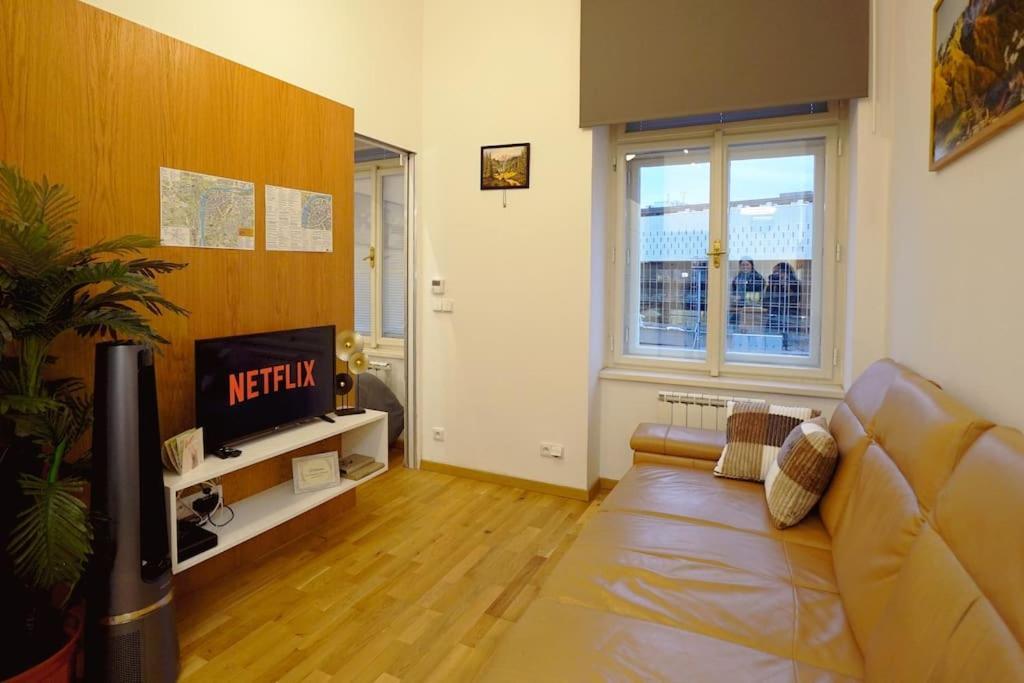 Cozy With Garage Apartment Prag
