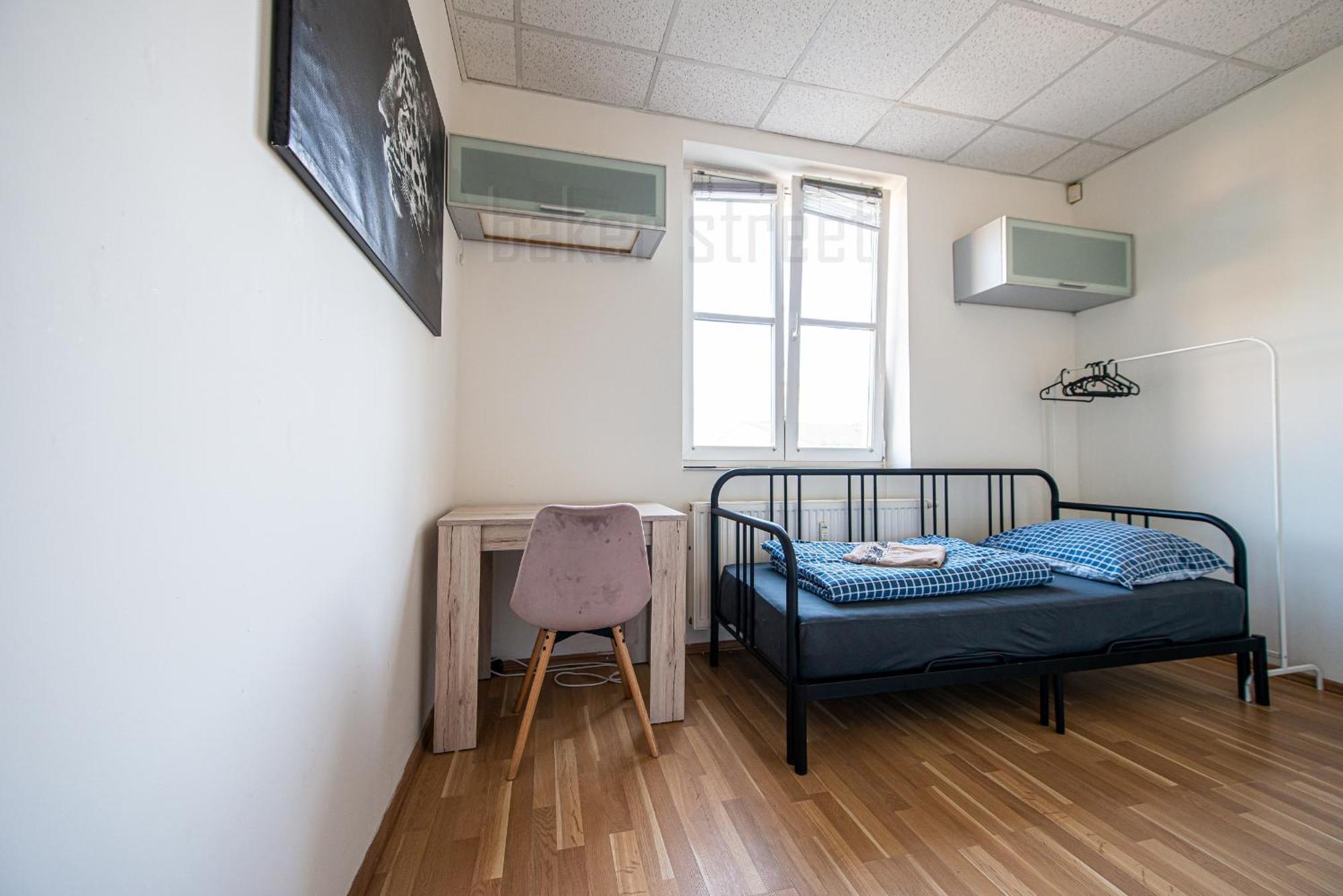 Snug Close To Metro Palmovka Apartment *