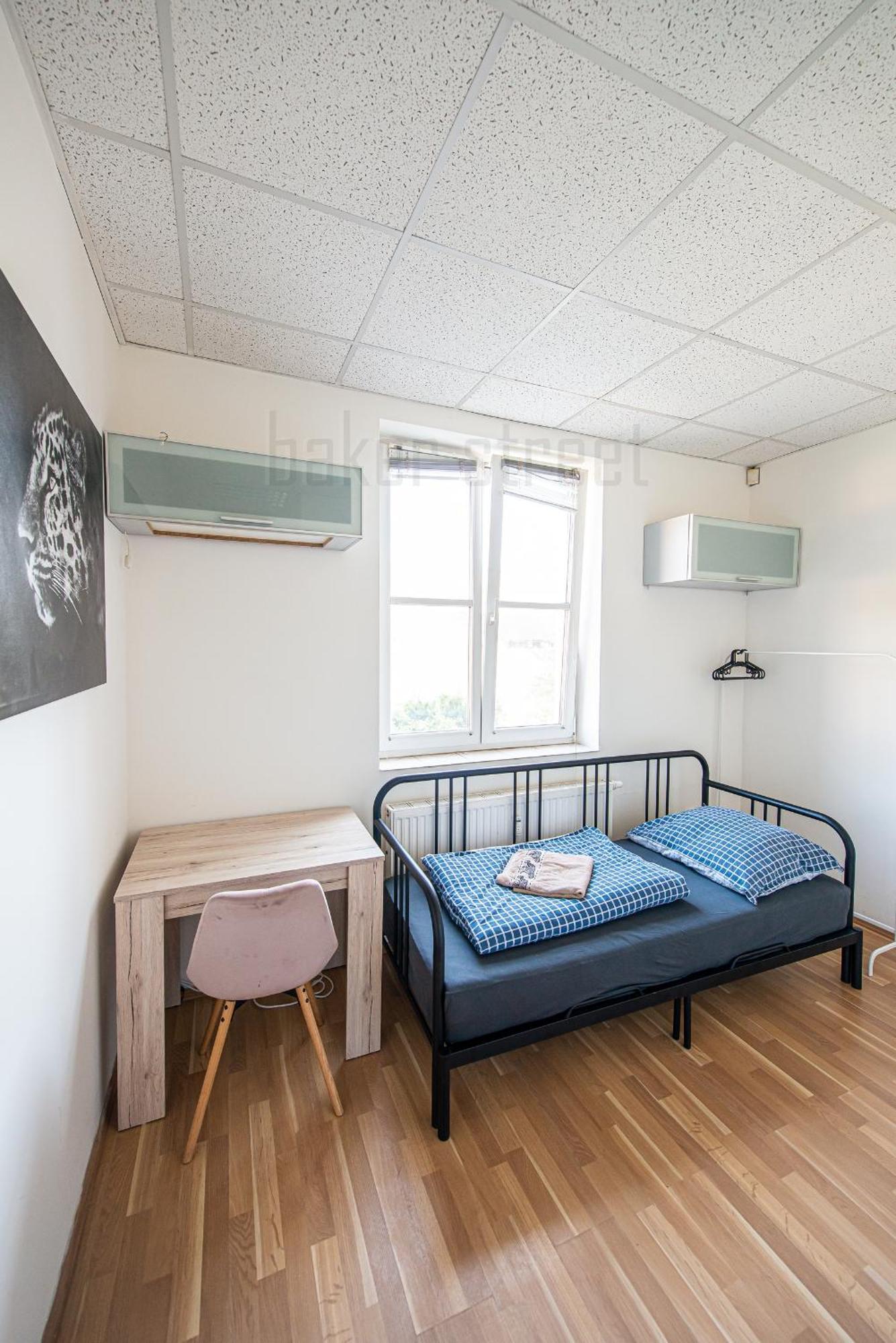 Apartment Snug Close To Metro Palmovka *
