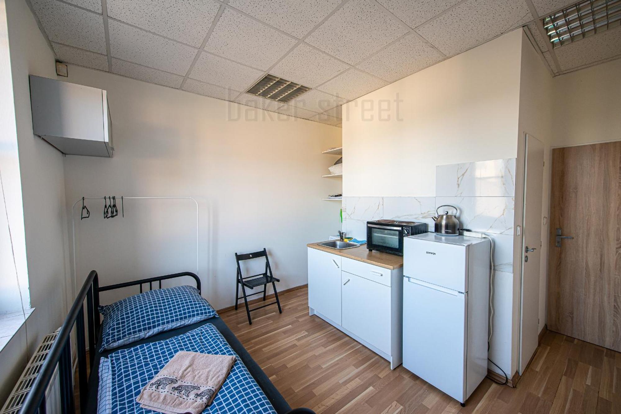 Apartment Snug Close To Metro Palmovka