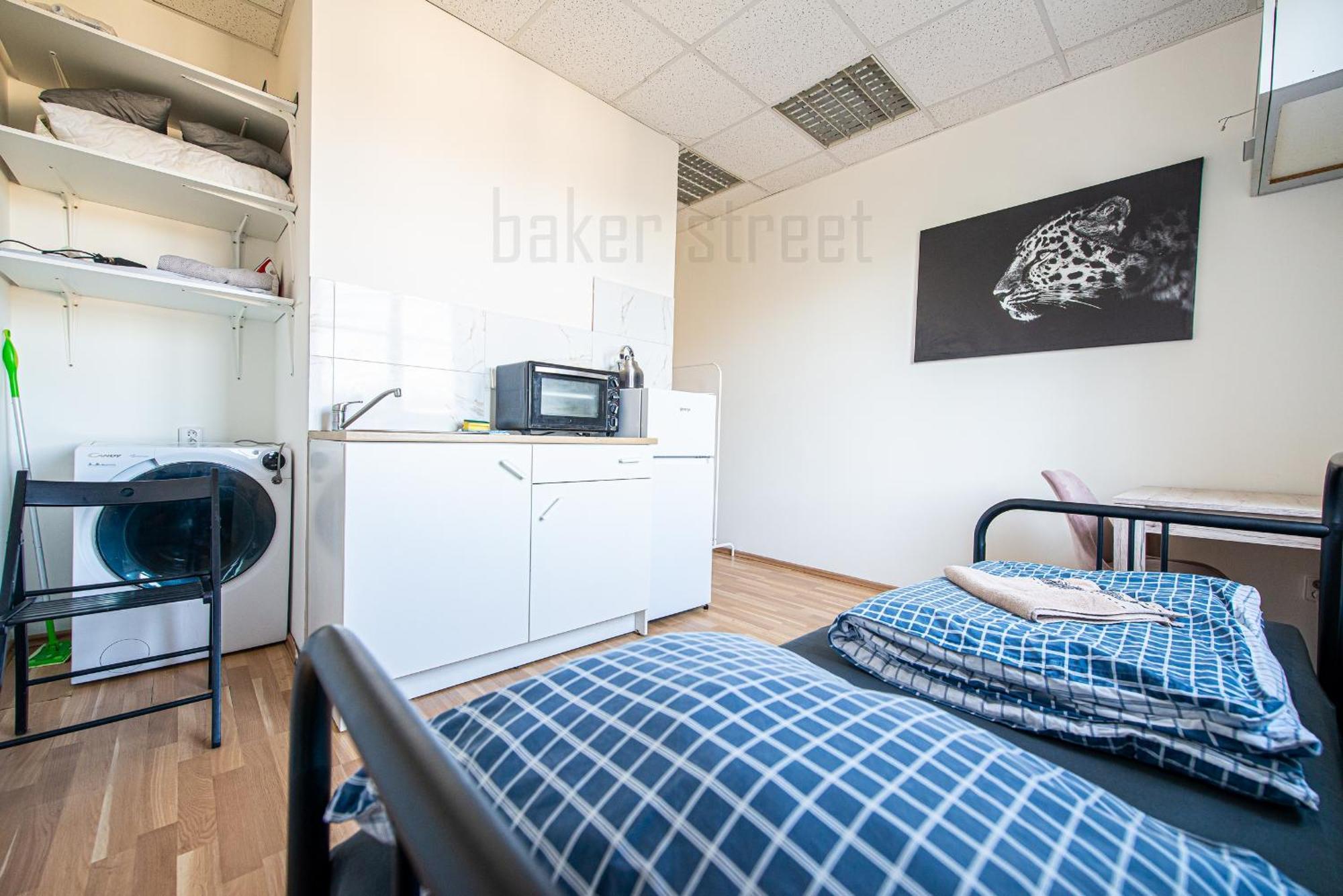 Snug Close To Metro Palmovka Apartment *