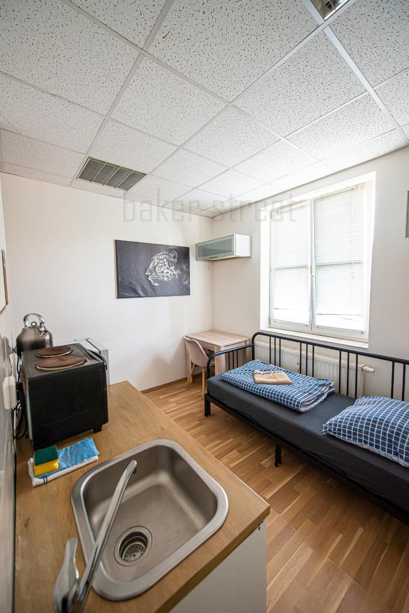 Apartment Snug Close To Metro Palmovka *