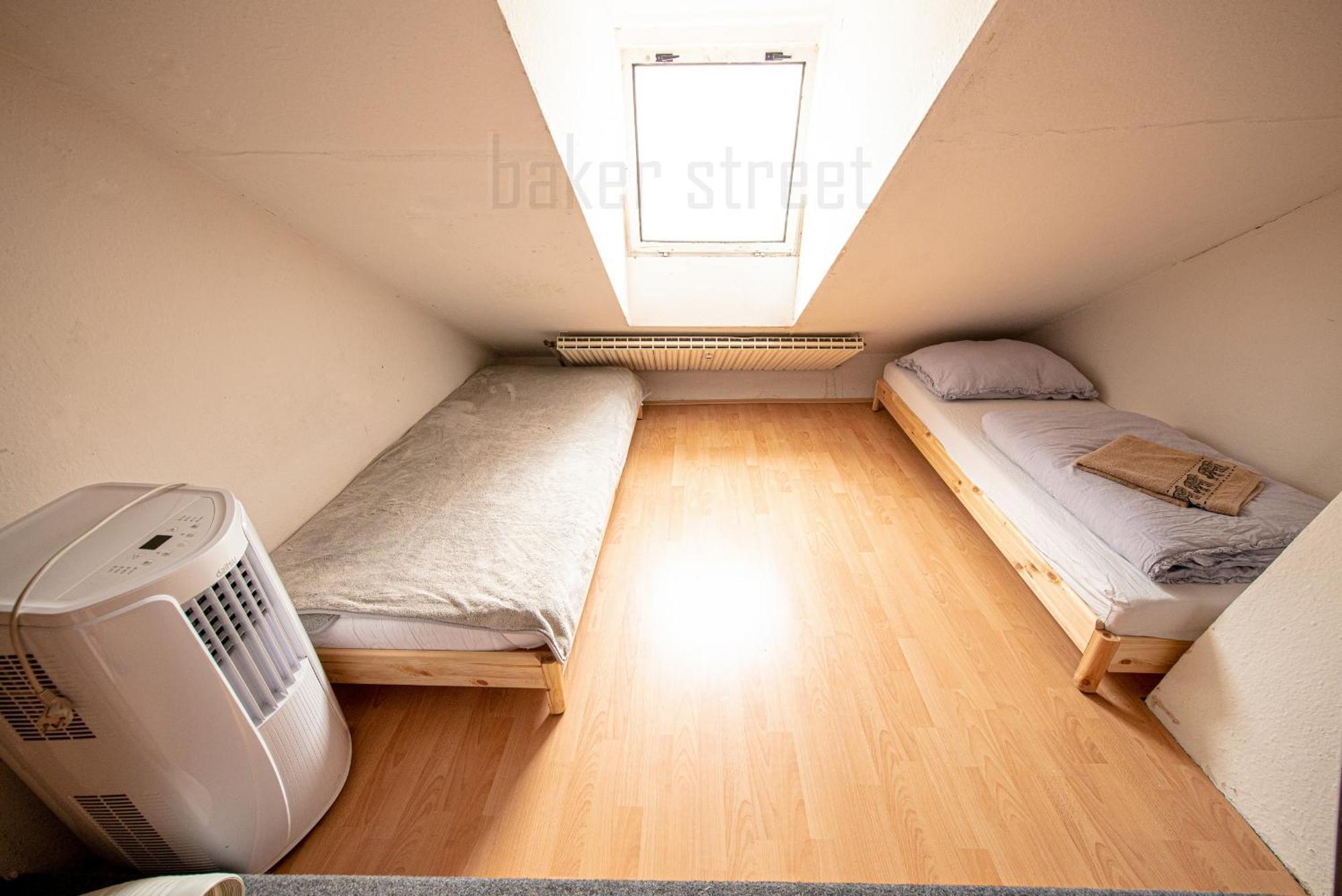 Attic 3 Bedrooms With 2 Bathrooms Prag