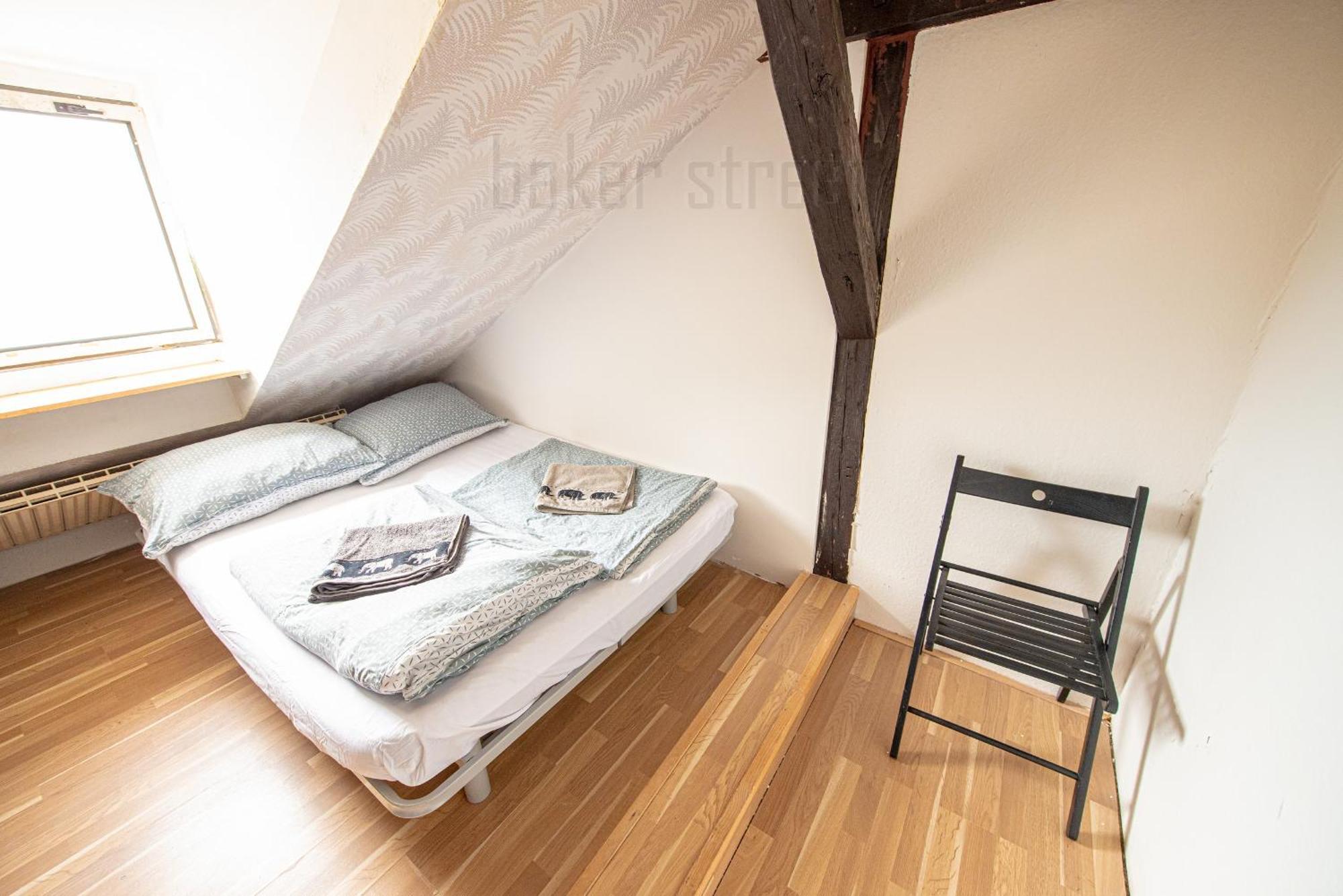 Apartment Attic 3 Bedrooms With 2 Bathrooms