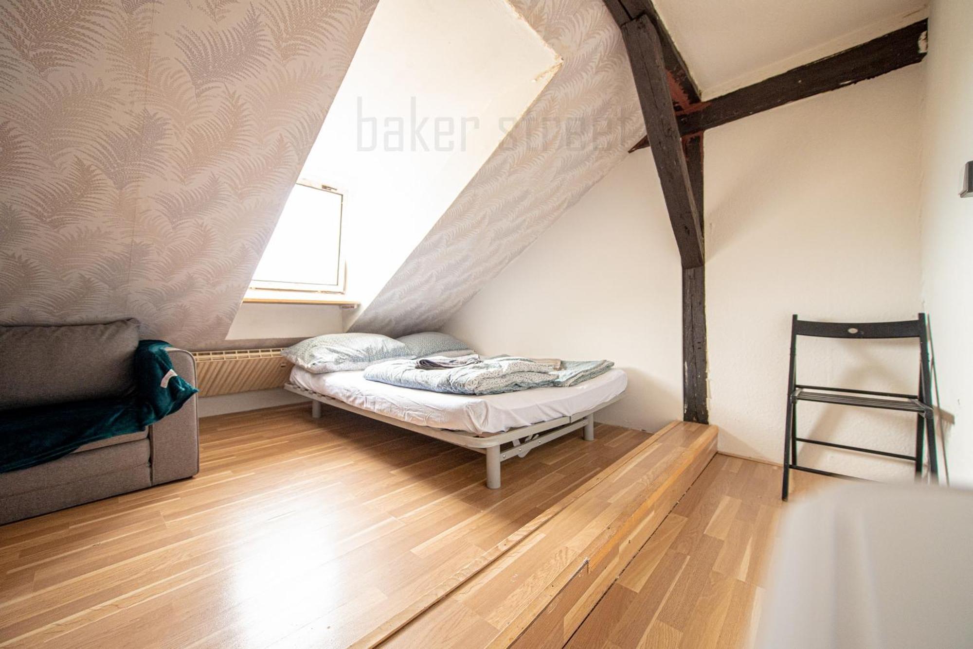 Attic 3 Bedrooms With 2 Bathrooms Apartment Prag