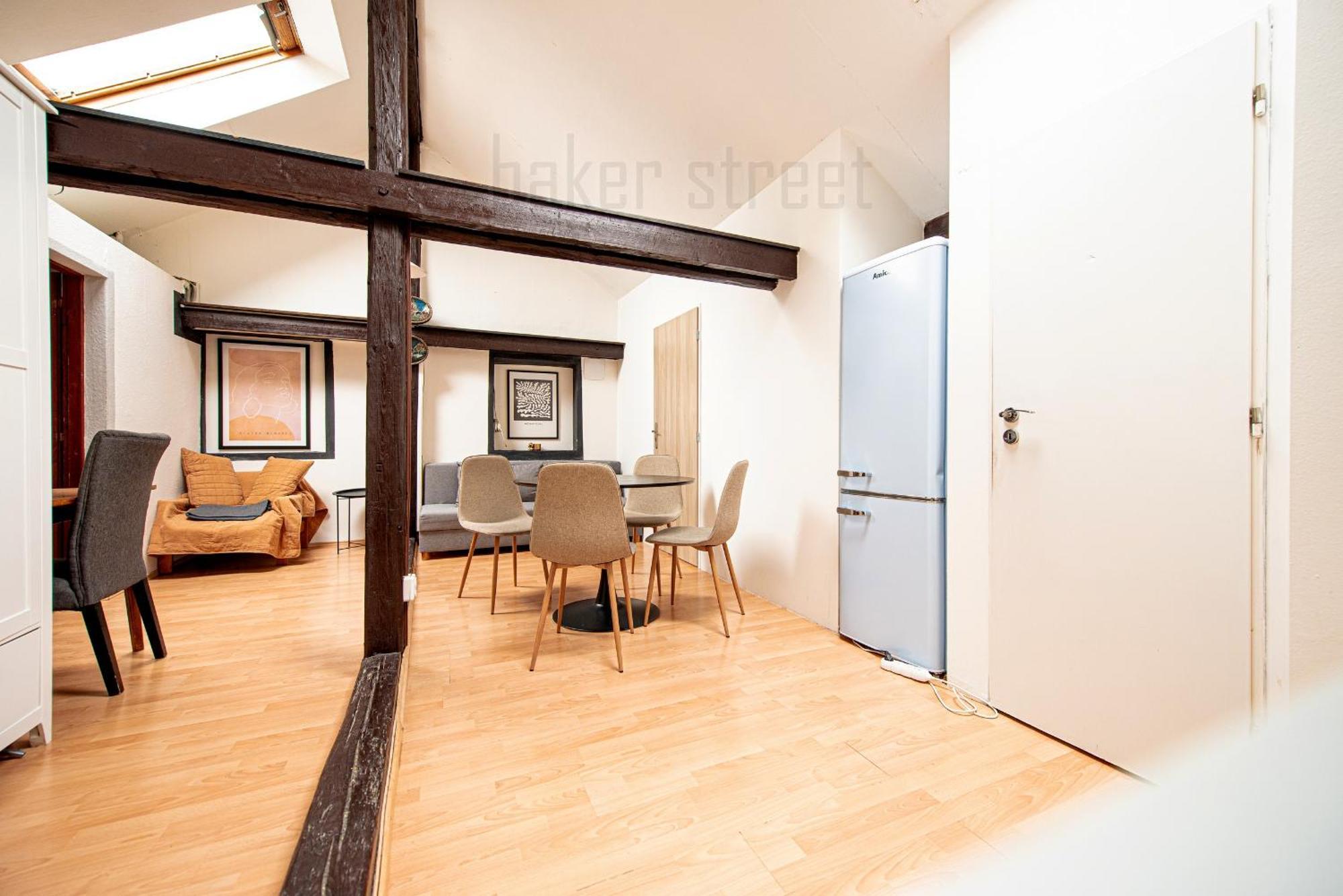 Apartment Attic 3 Bedrooms With 2 Bathrooms *