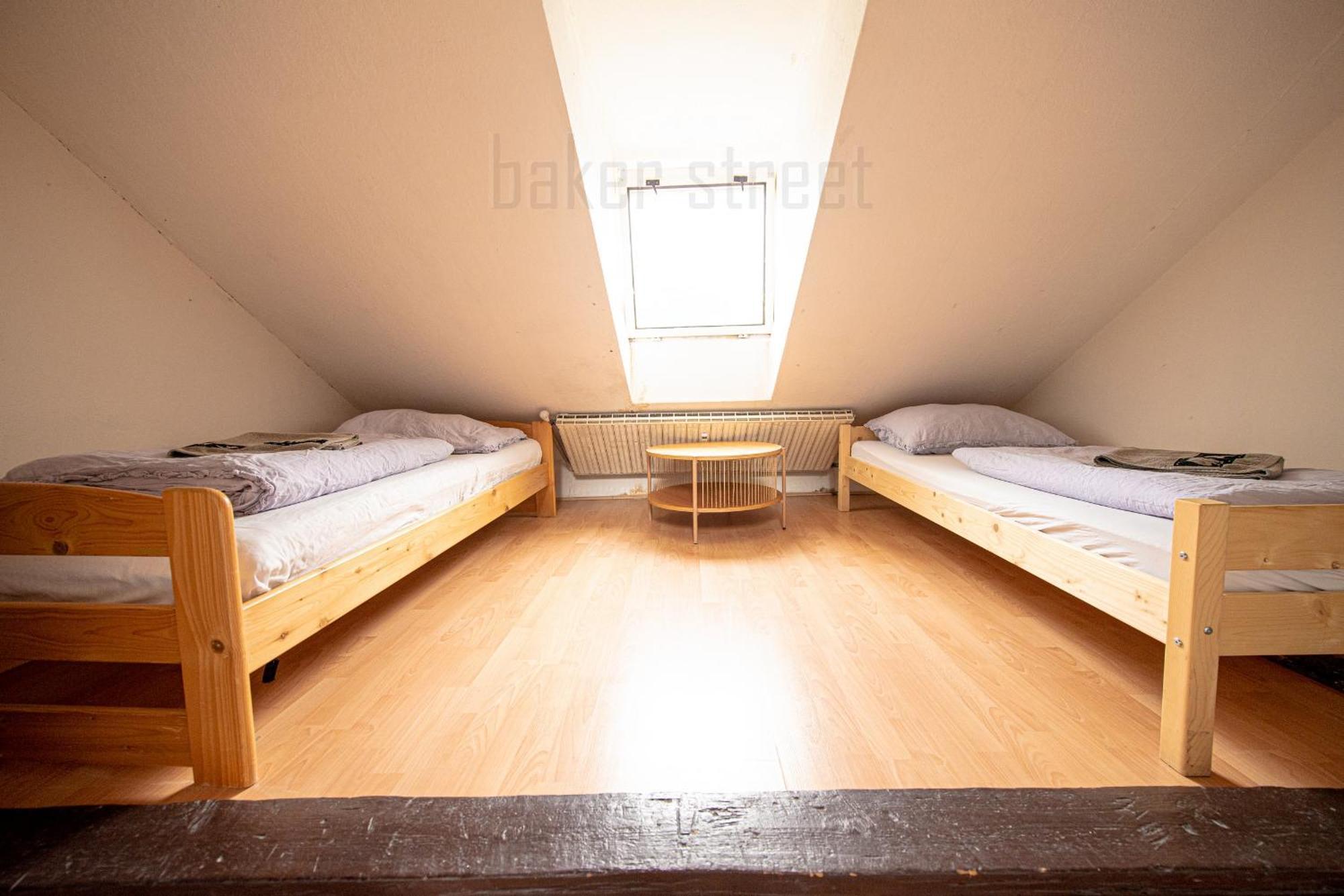 Attic 3 Bedrooms With 2 Bathrooms Apartment