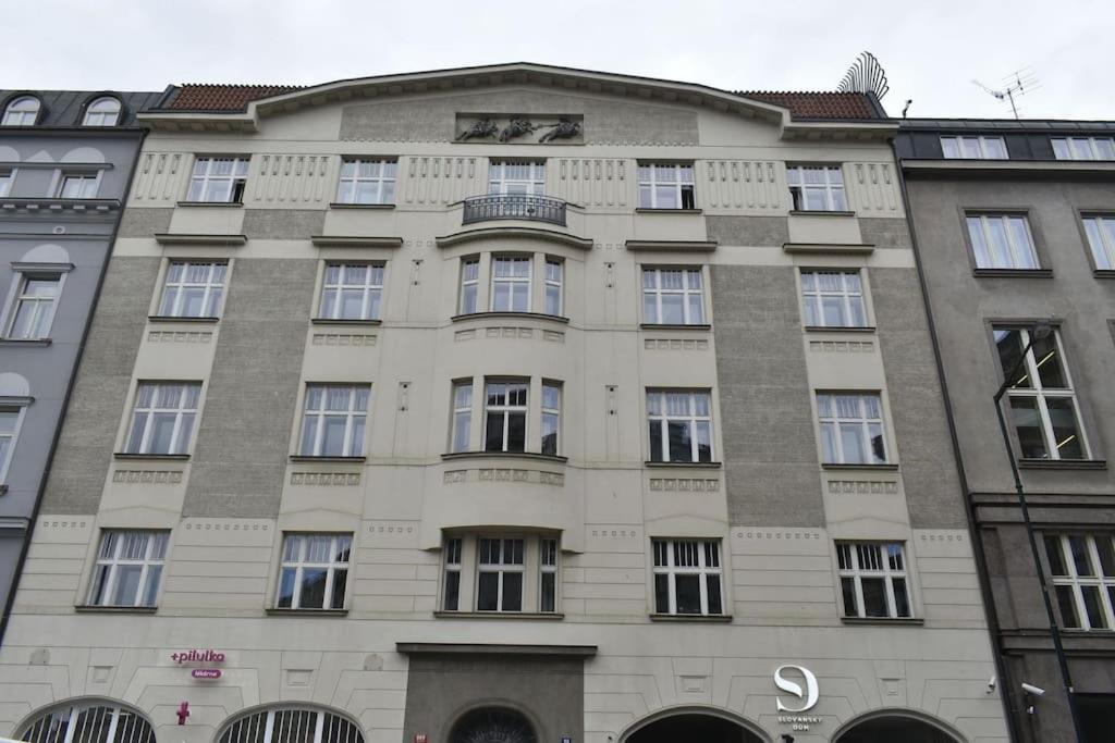 Spacious Elegance - A Gem Apartmán Praha