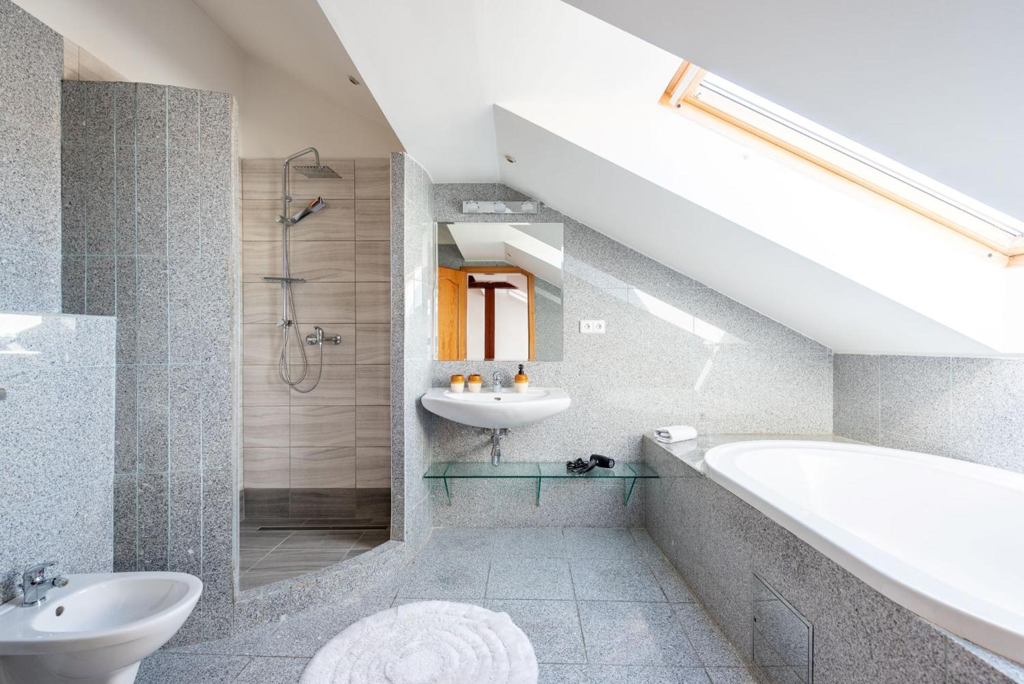 Cozy 4-bedrooms With Terrace