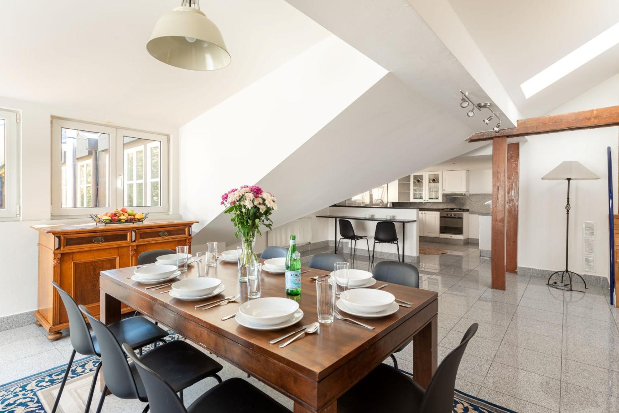 Cozy 4-bedrooms With Terrace