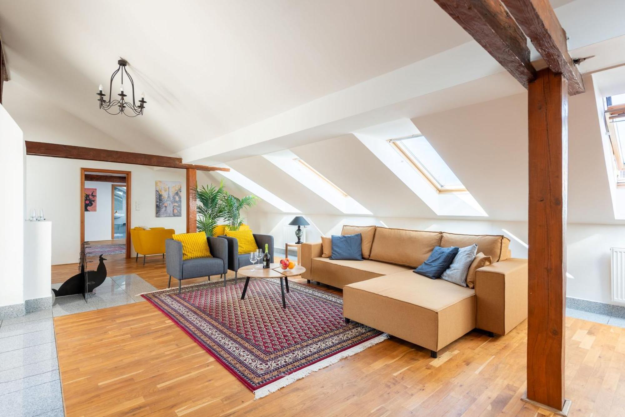 Cozy 4-bedrooms With Terrace Prag