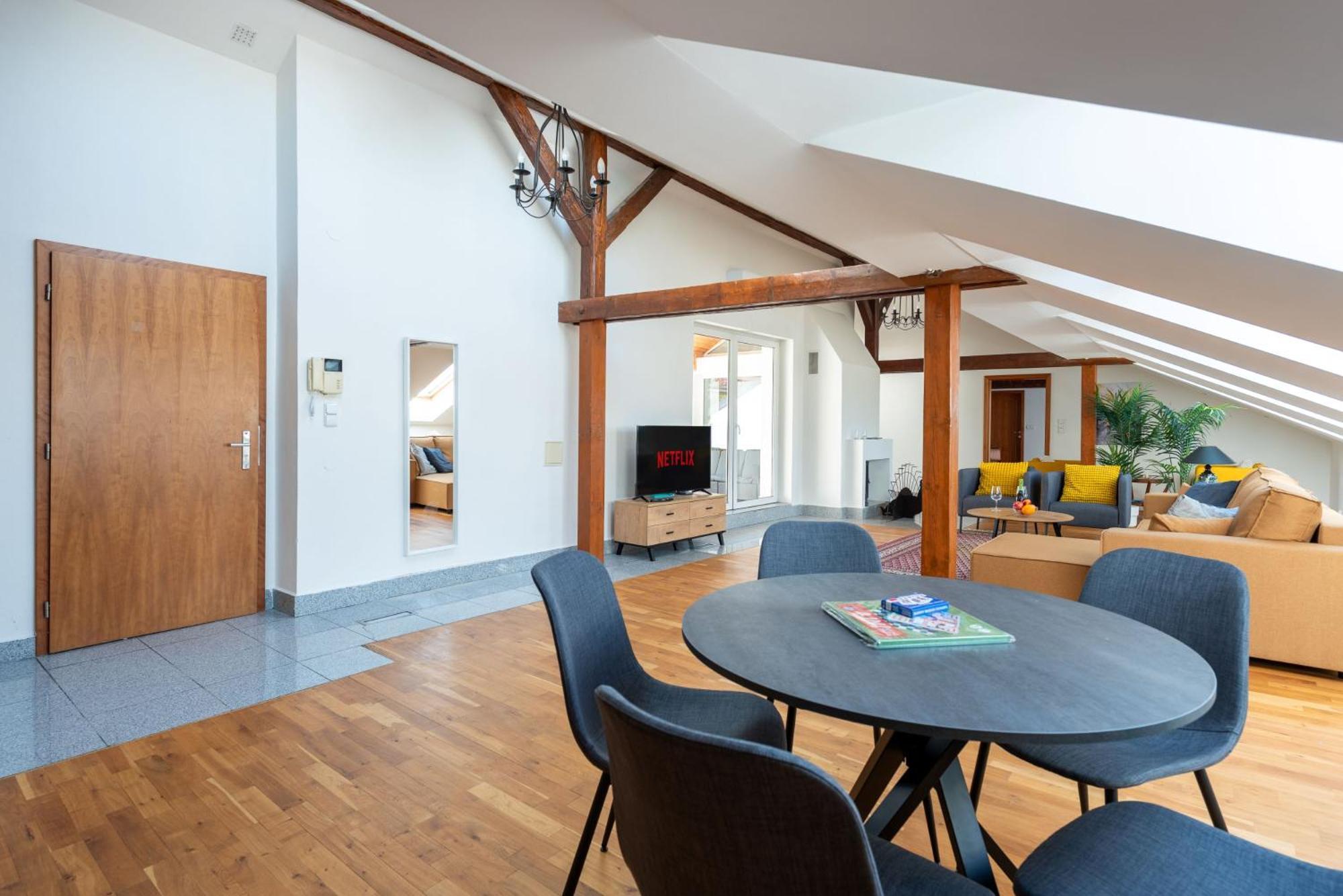 Cozy 4-bedrooms With Terrace * Prag