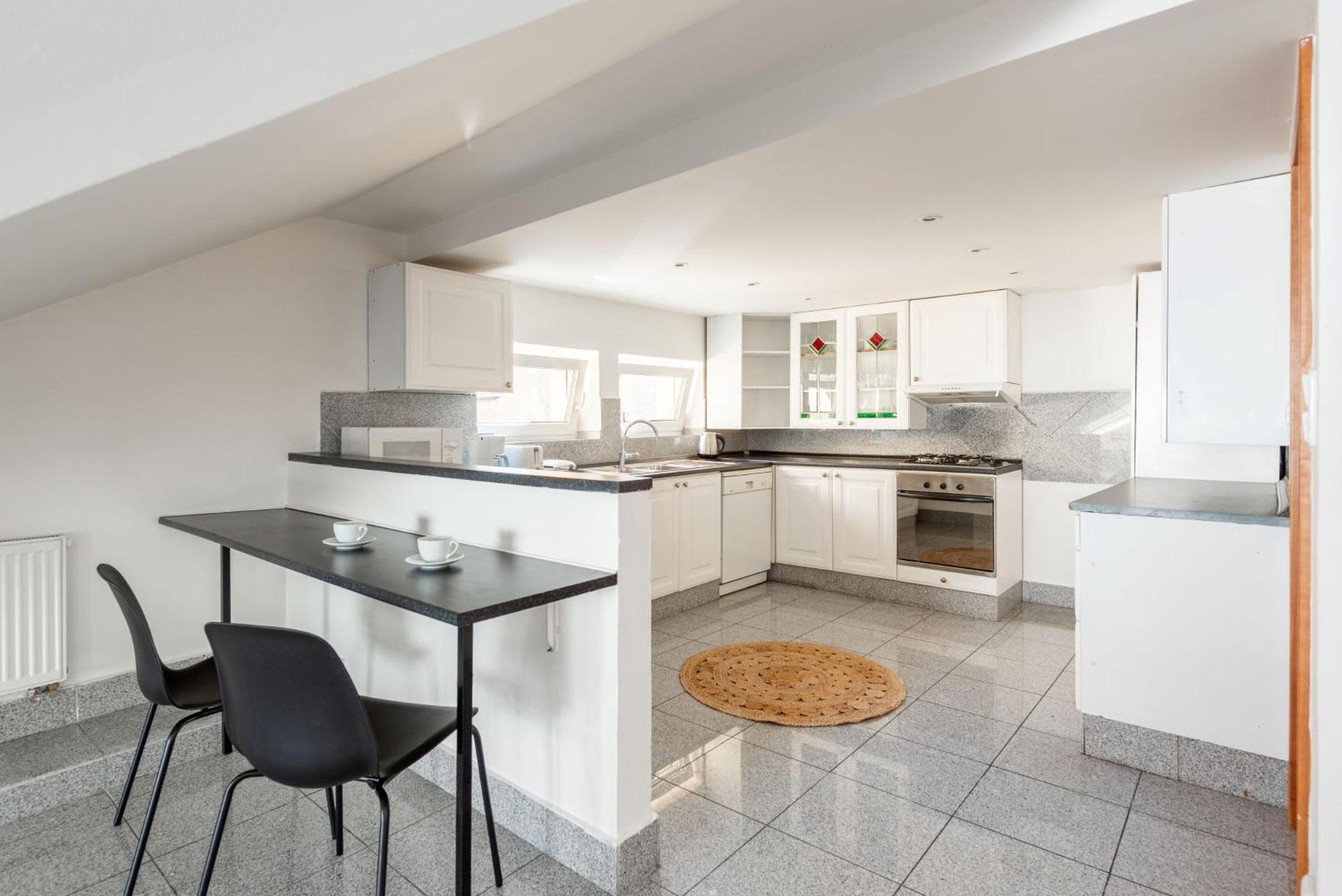 Cozy 4-bedrooms With Terrace Lägenhet *