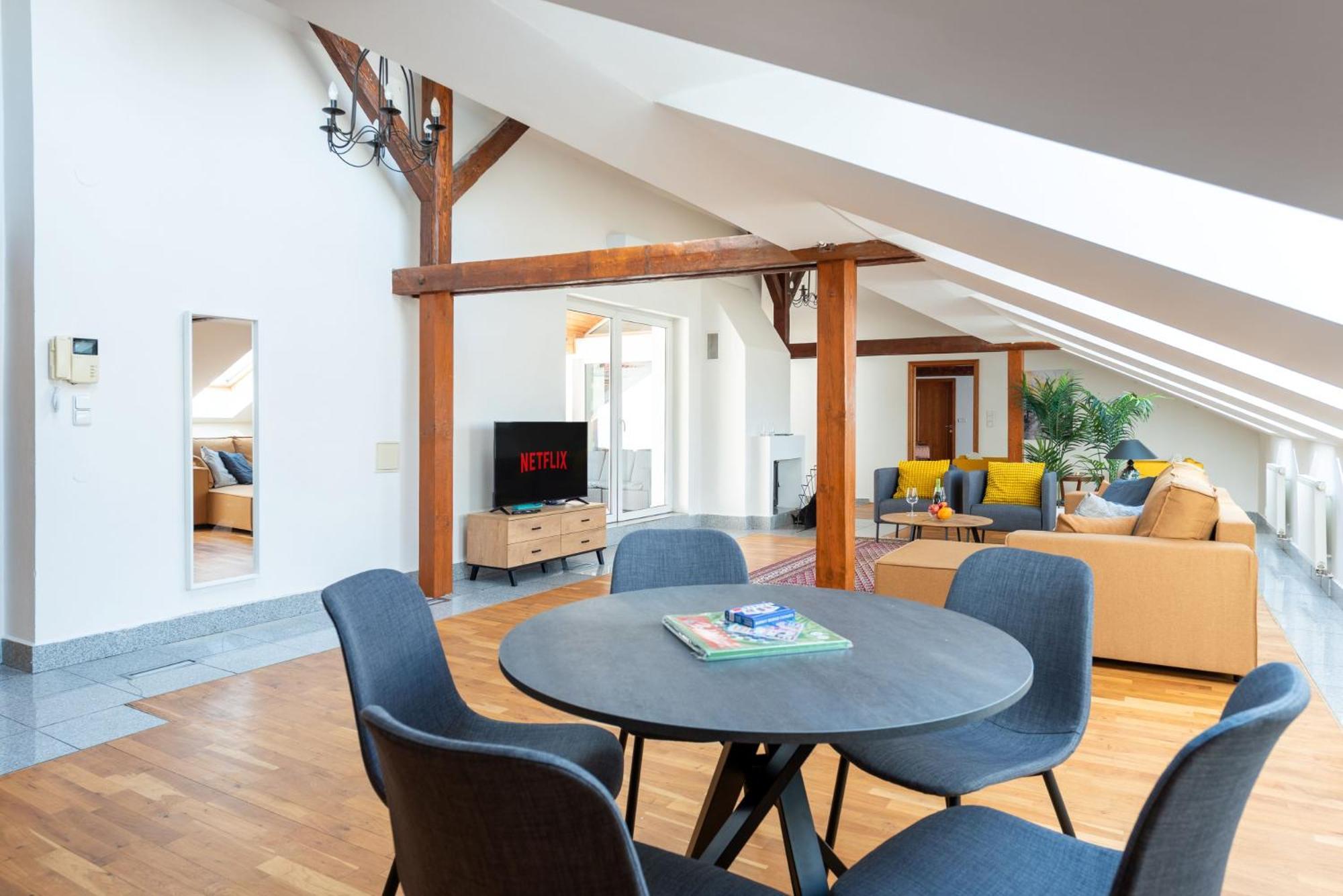 Cozy 4-bedrooms With Terrace *