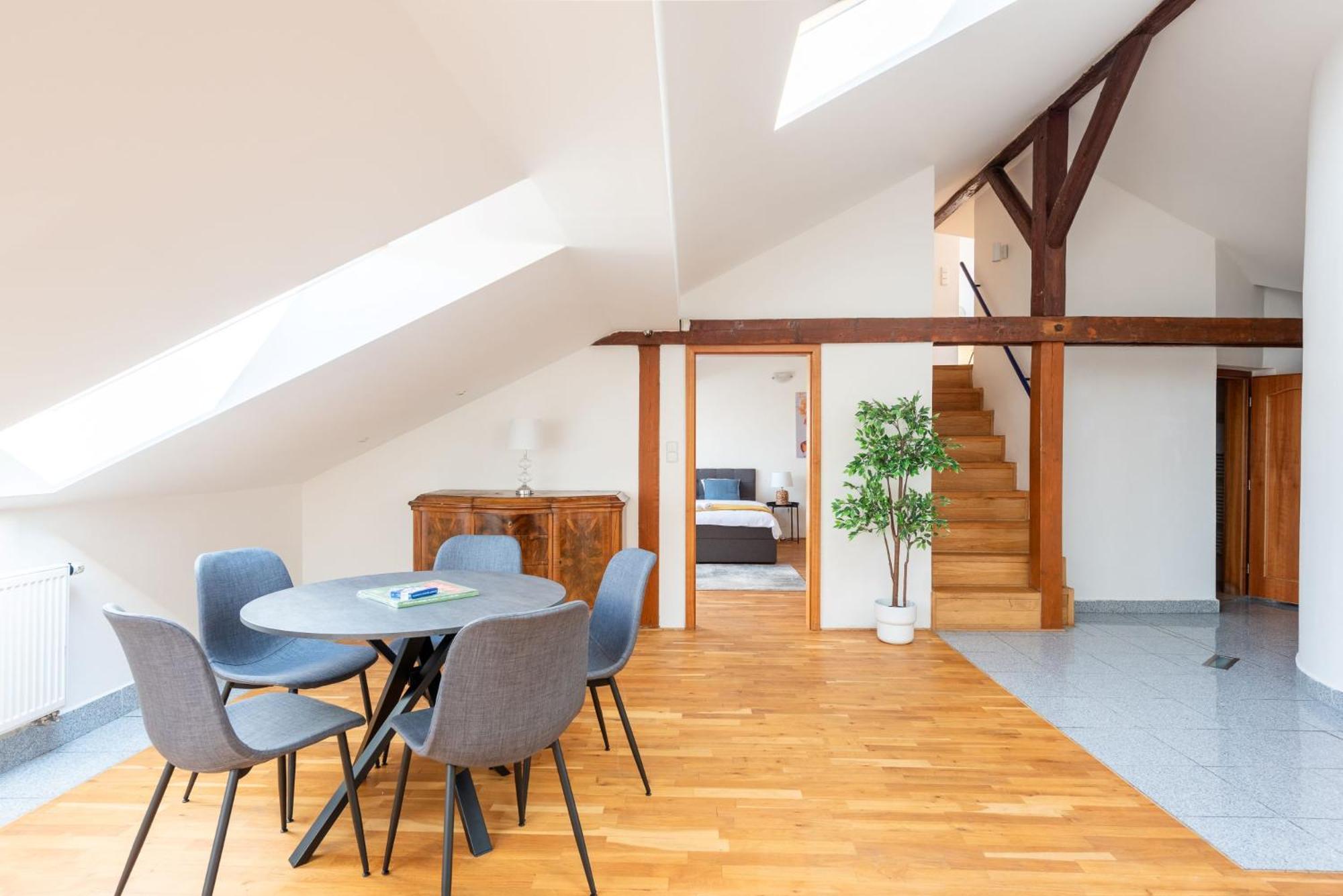 Cozy 4-bedrooms With Terrace * Prag