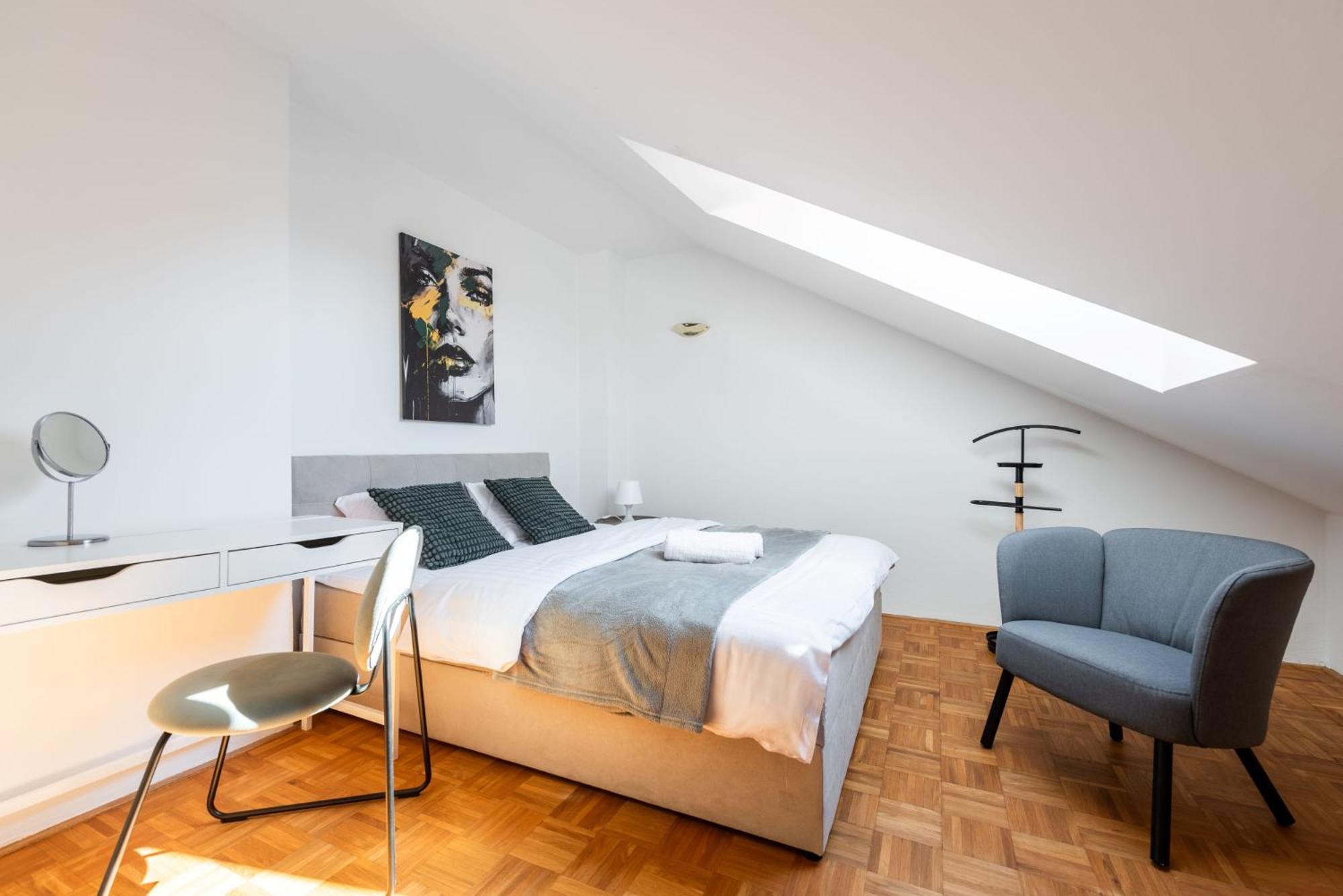 Cozy 4-bedrooms With Terrace