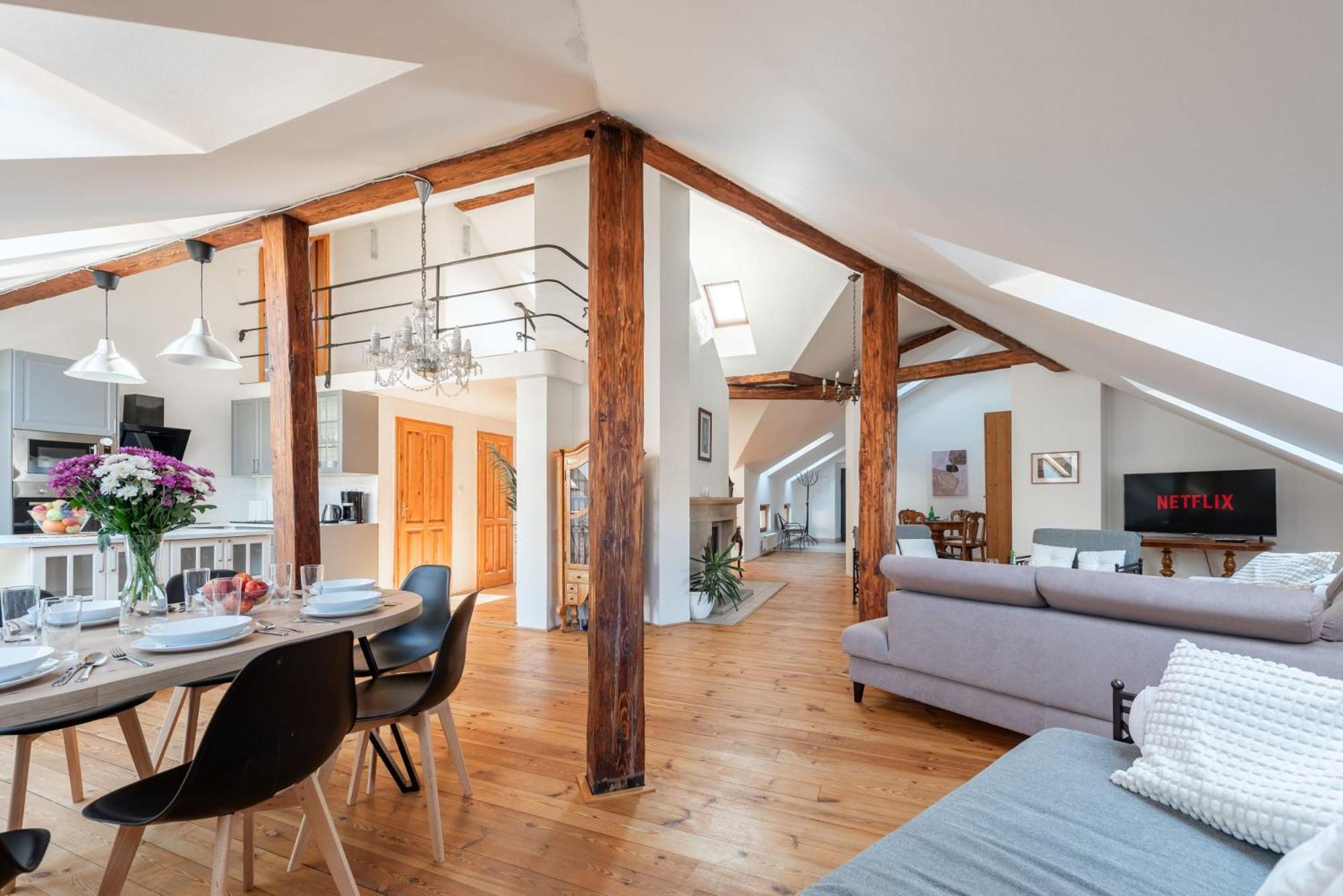 Apartment Stylish 2-level Near The National Theatre Prag