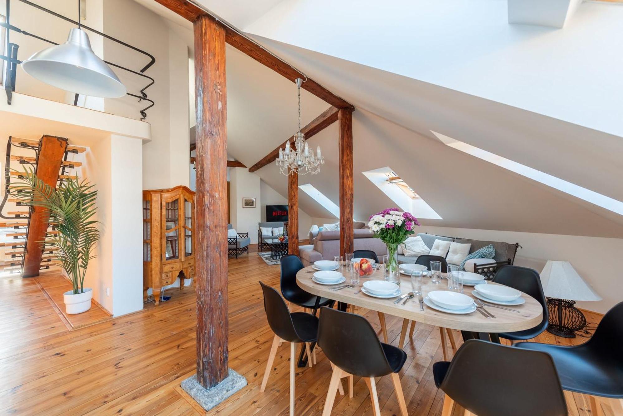 Apartment Stylish 2-level Near The National Theatre Prag