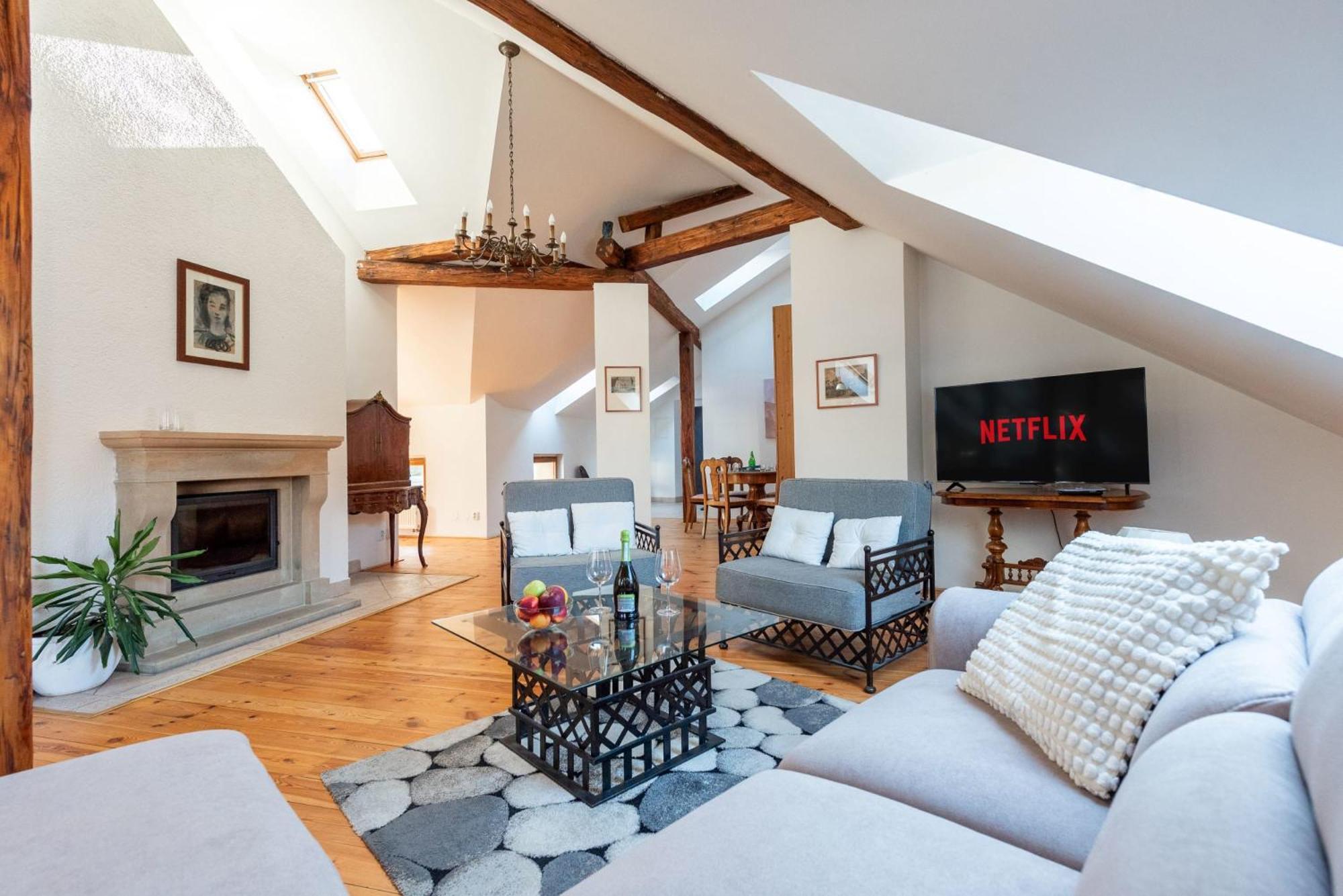 Stylish 2-level Near The National Theatre Praha