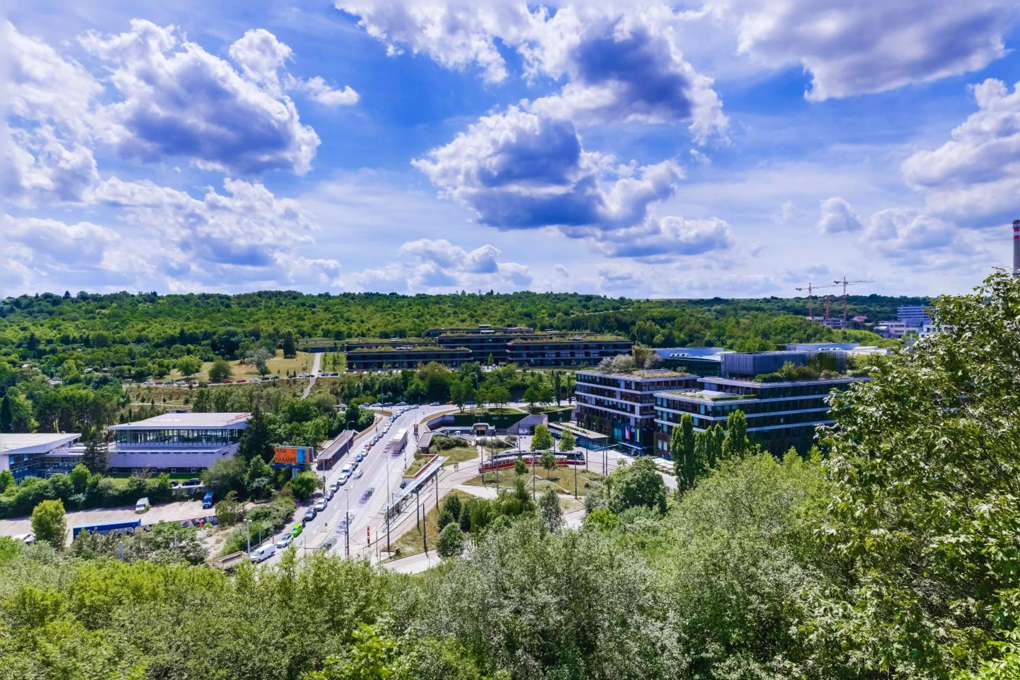 Moderni S Terasou, 2 Loznice, Parkovani V Cene, Blizko Metra, 15 Min Do Centra Apartment