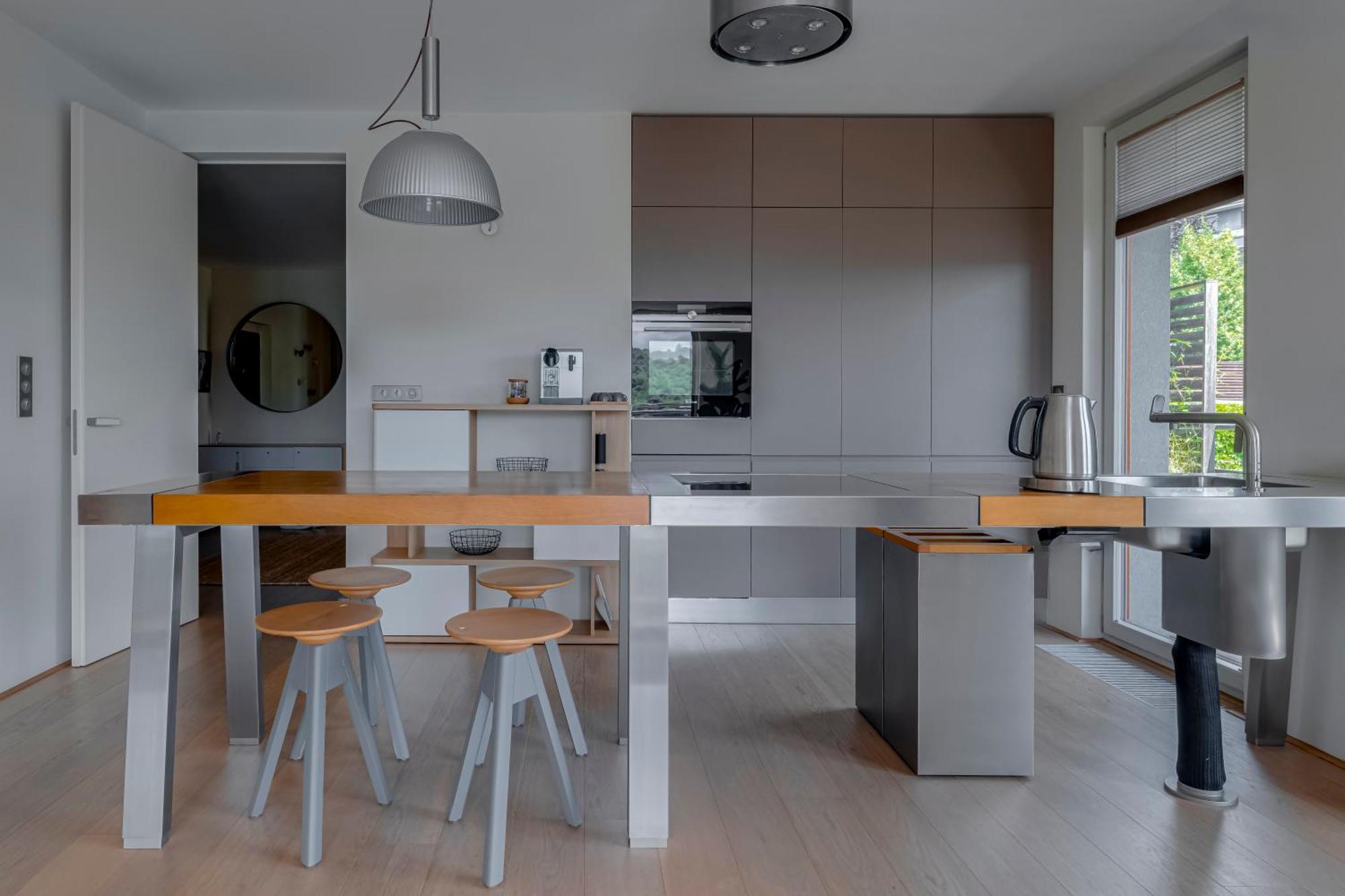 Apartment Moderni S Terasou, 2 Loznice, Parkovani V Cene, Blizko Metra, 15 Min Do Centra