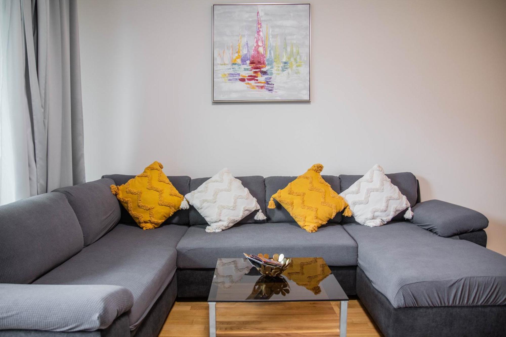 Lägenhet Newly Built With Balcony, Ac And Free Indoor Garage Prag