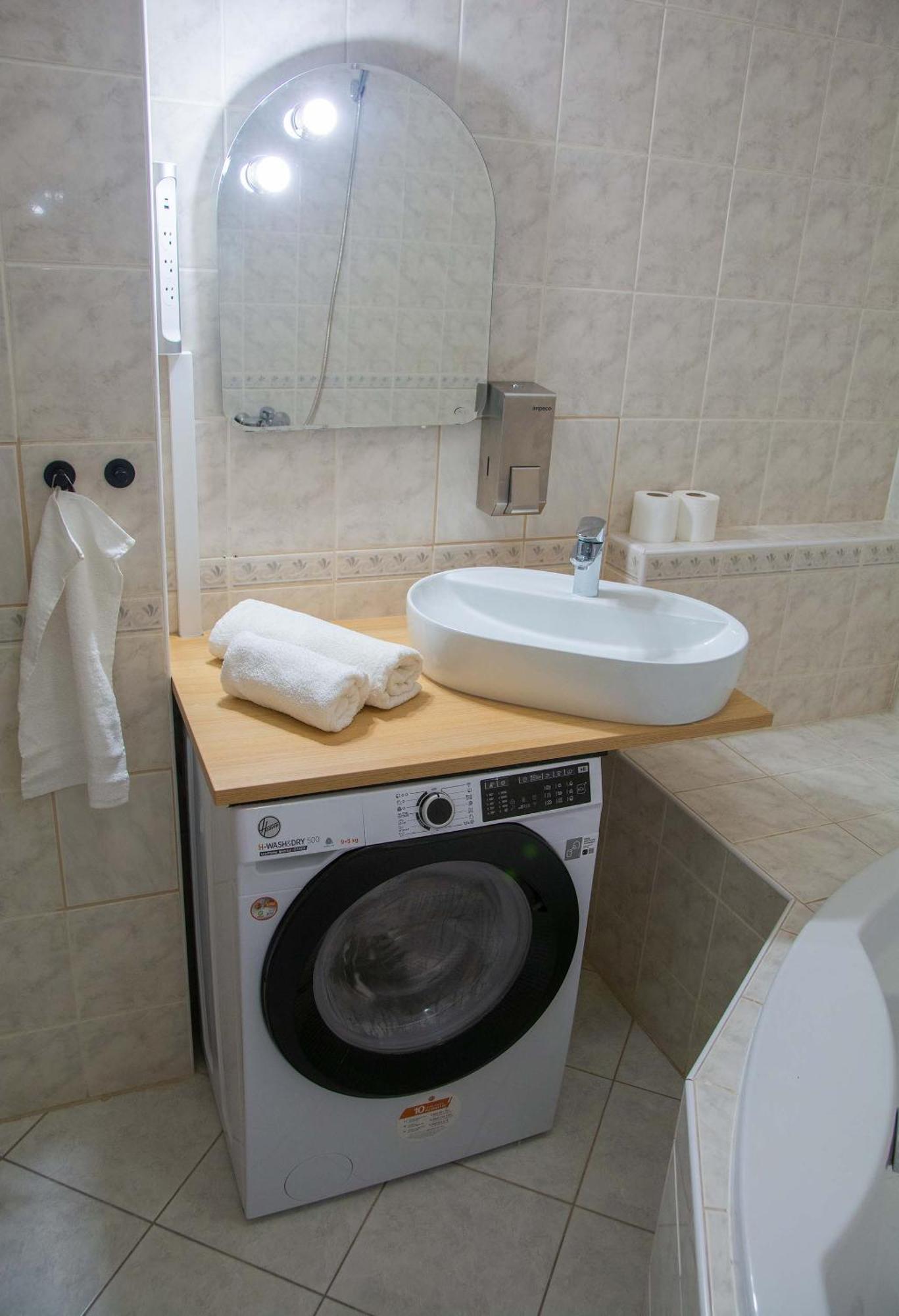 Centre With Parking Apartment *