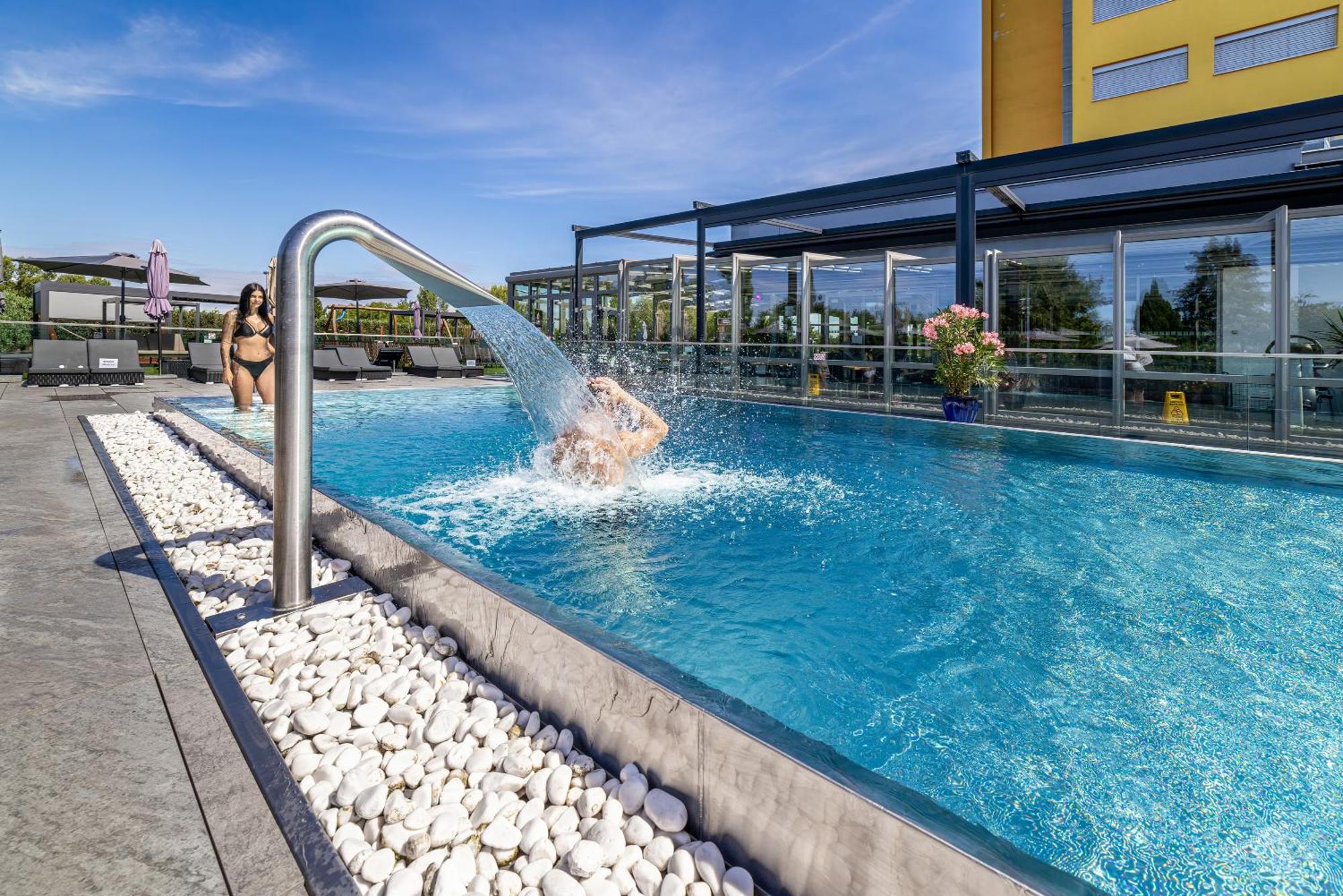 Aura Design&garden Pool Prag