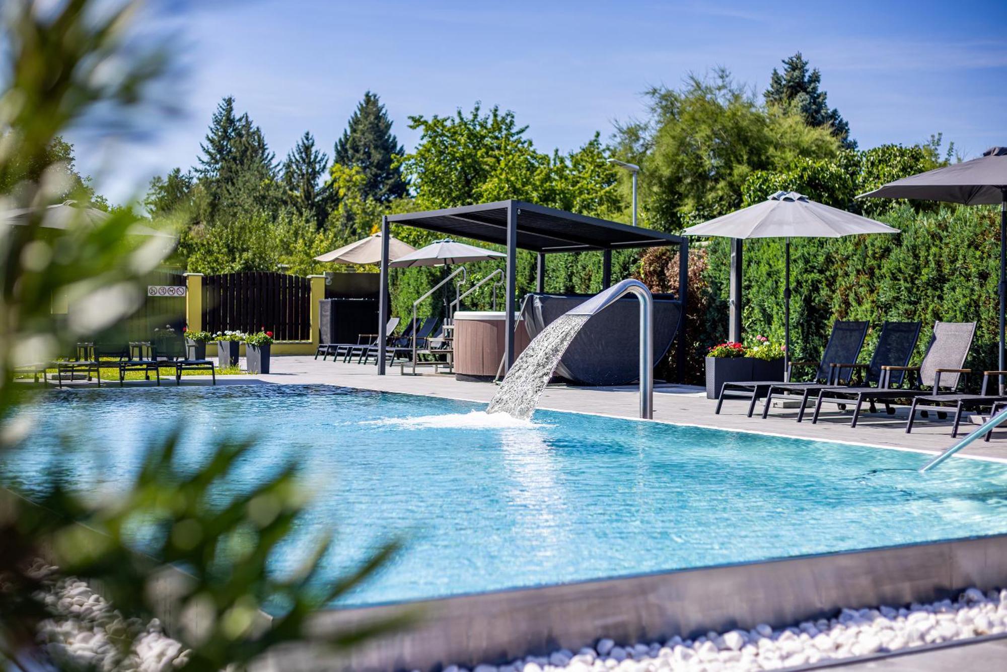 Aura Design&garden Pool Hotel 3*