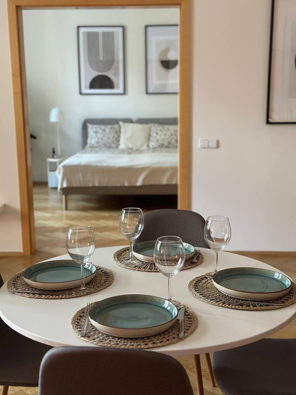 Apartment Spacious Elegance - A Gem Prag