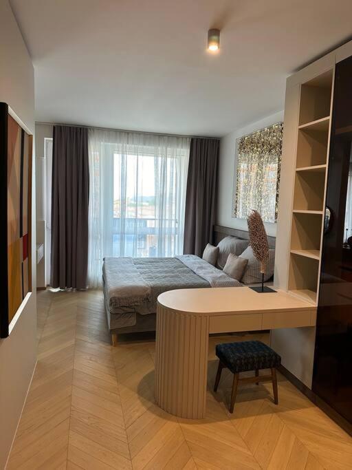 Luxe Near The Airport Lejlighed Prag