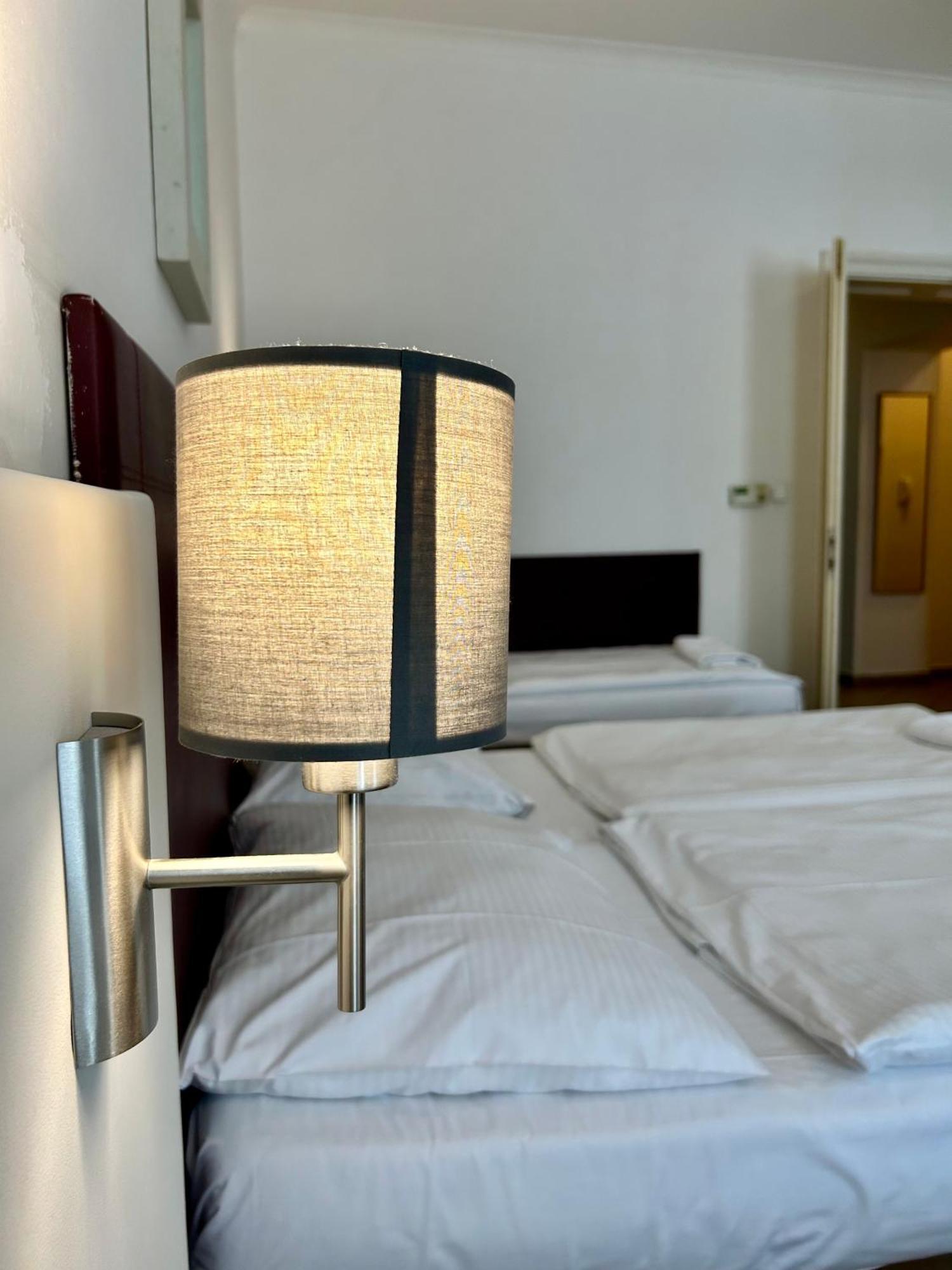 Quadrio Bedroom *