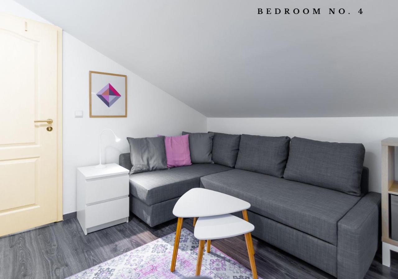 The Bookhouse, 5-bedroom By Castle Aparthotel Prag
