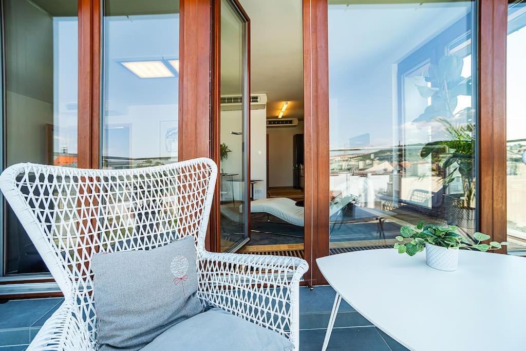 Shiny Rooftop With Free Garage Prag