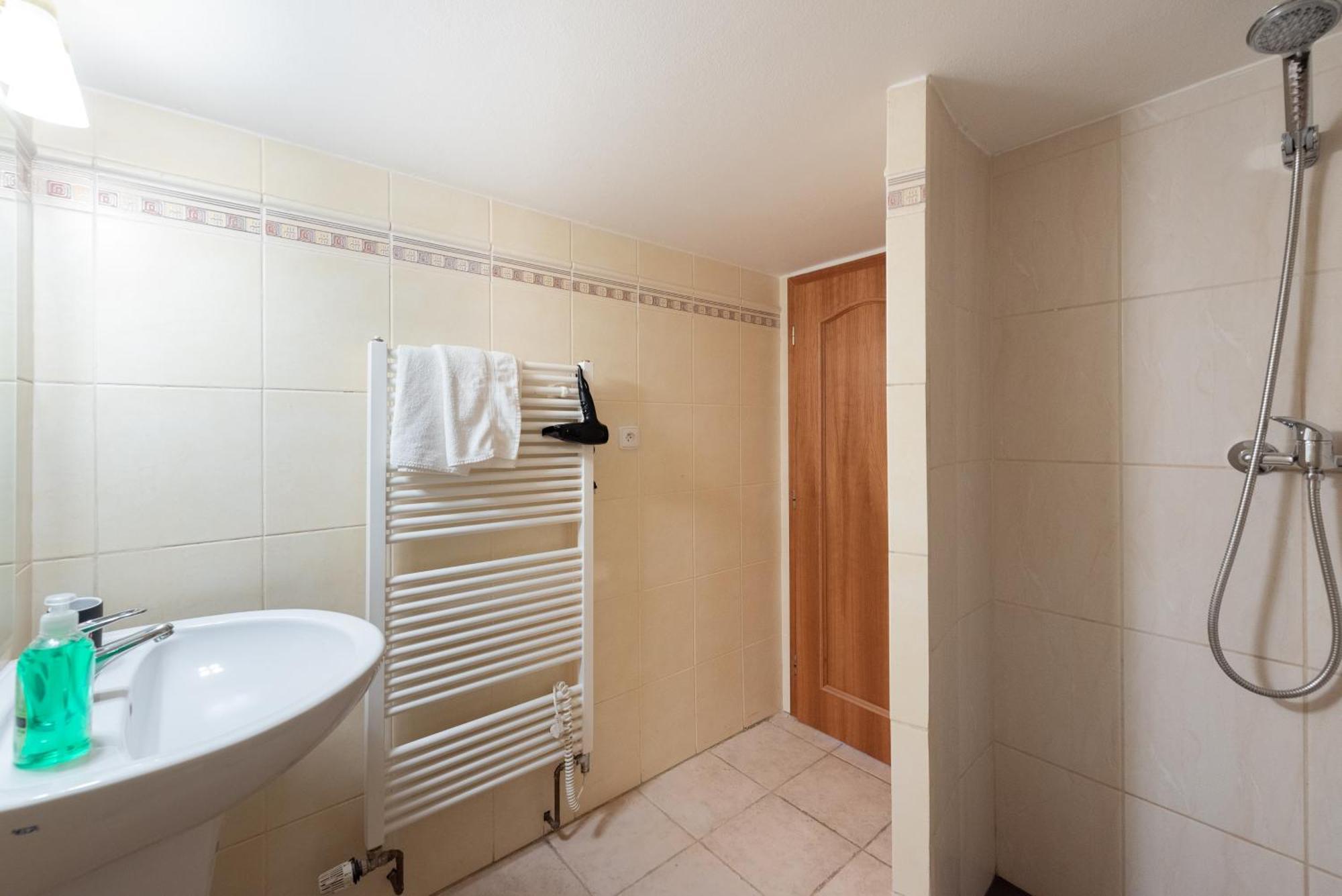 Cozy 4-bedrooms With Terrace * Prag