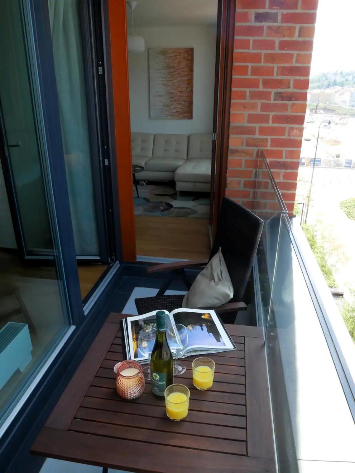 Charming With A Balcony In A Great Location Prag